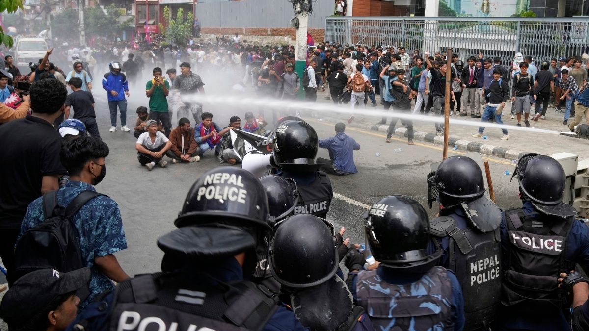 Başbakan istifa etti, protestolar dinmedi: Nepal'de ölü sayısı artıyor