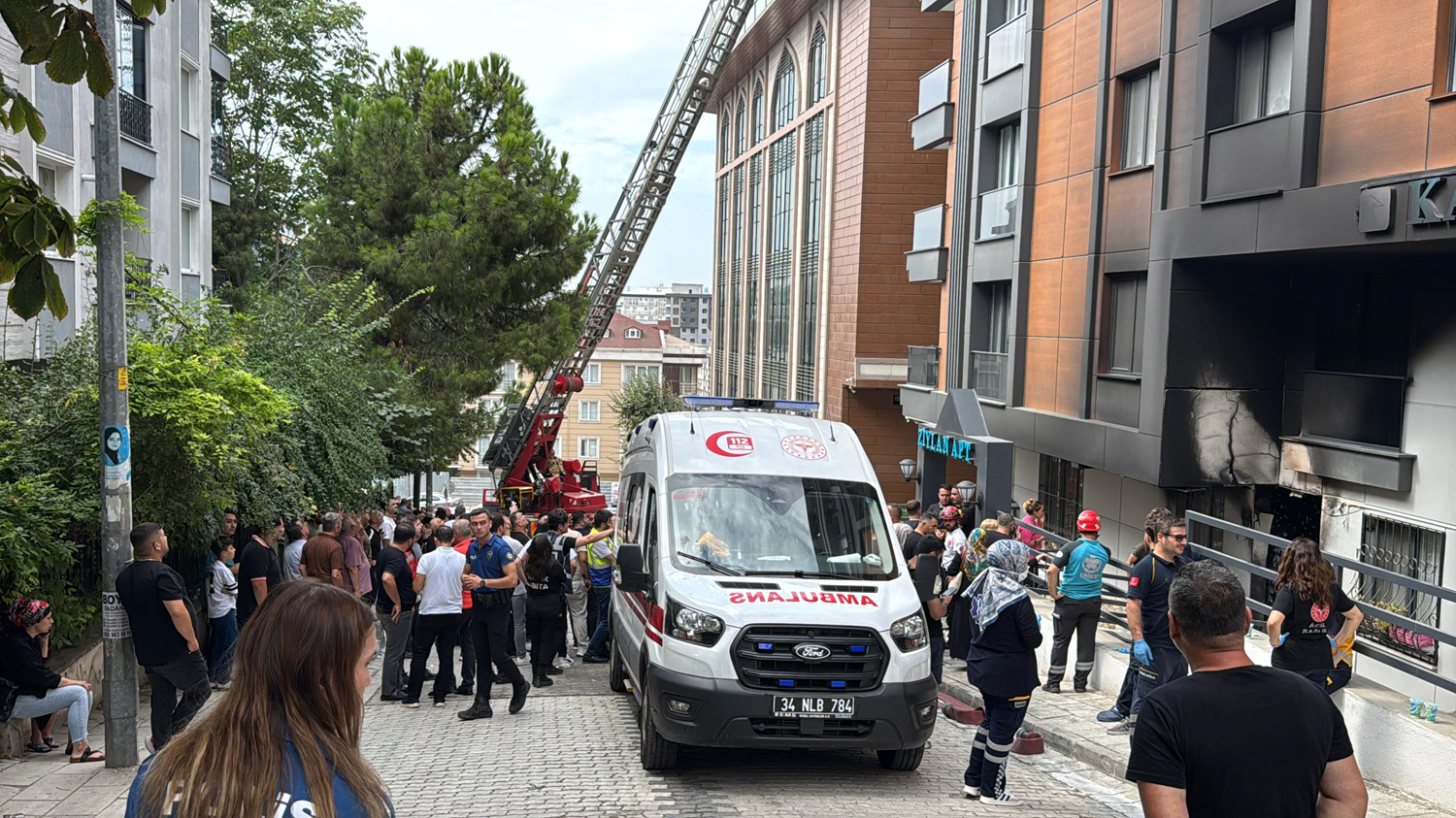 İstanbul'da yangın dehşeti! 1 kişi öldü, 5 kişi yaralandı