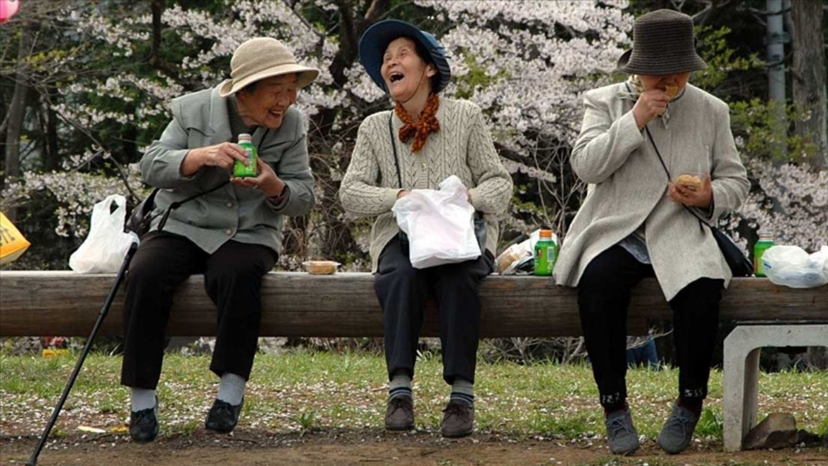 Japonya'da 100 yaşını aşanların sayısı 99 bini geçti
