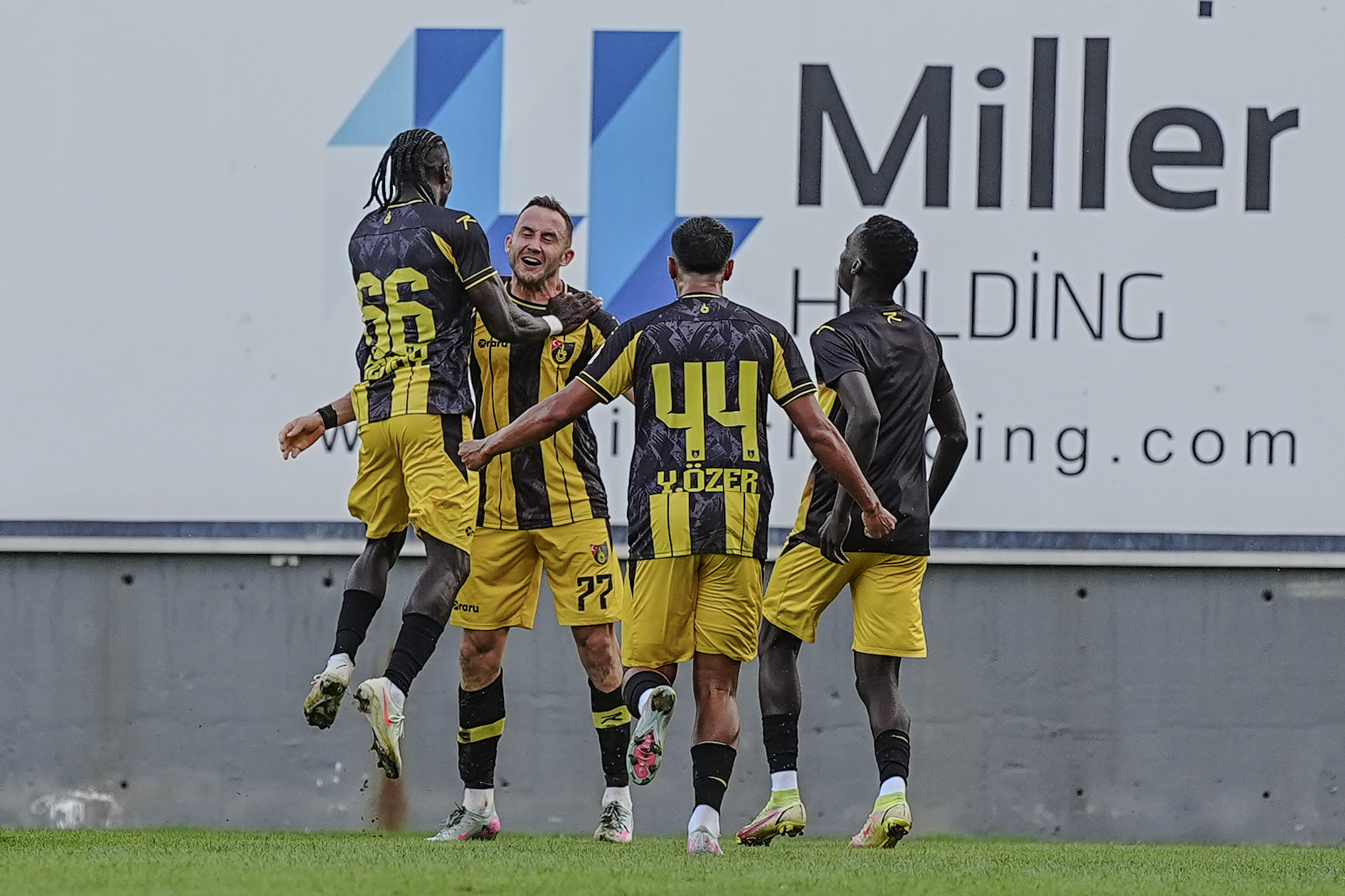 İstanbulspor evinde dört köşe