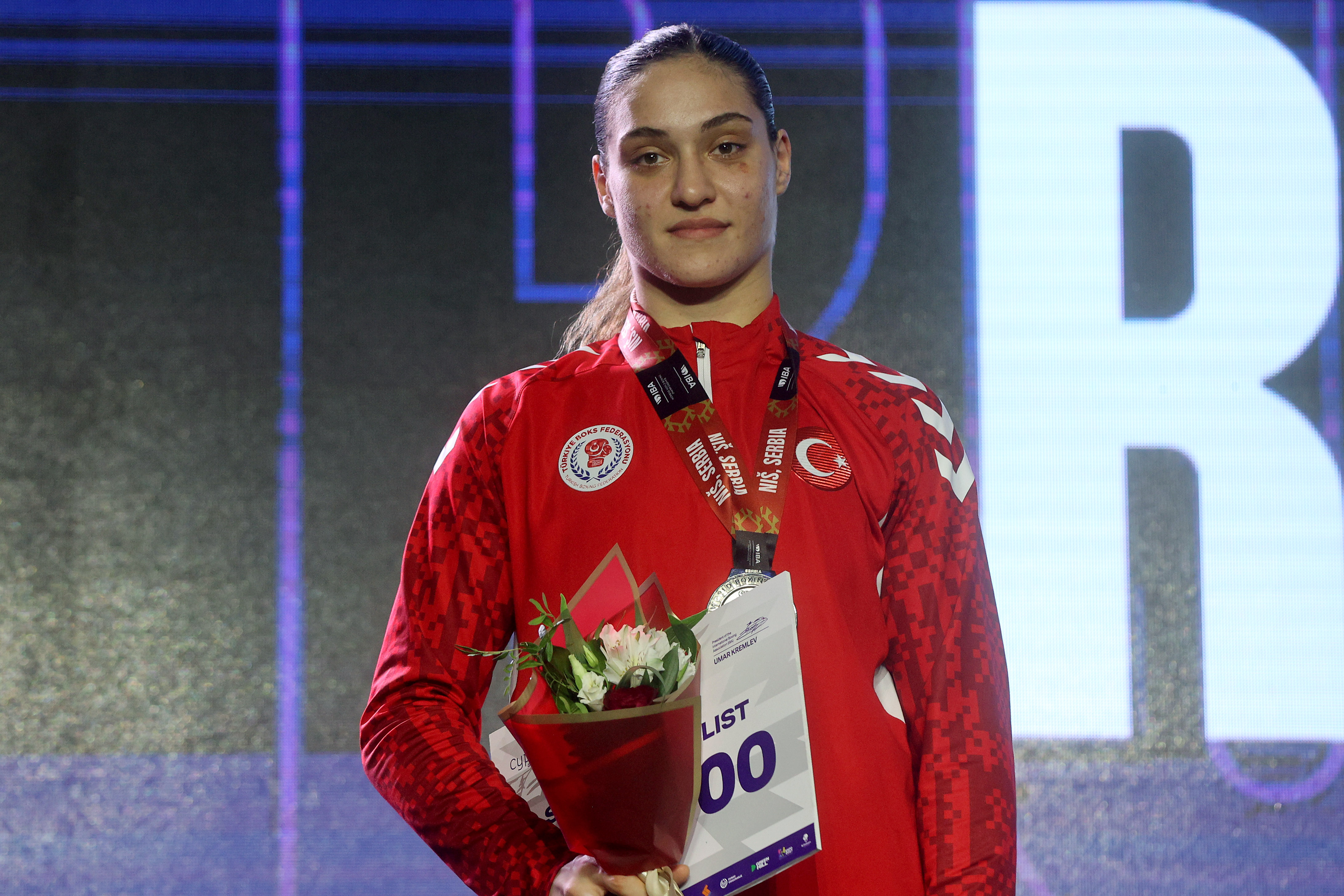 Büşra Işıldar'dan Dünya Boks Şampiyonası'nda ikincilik