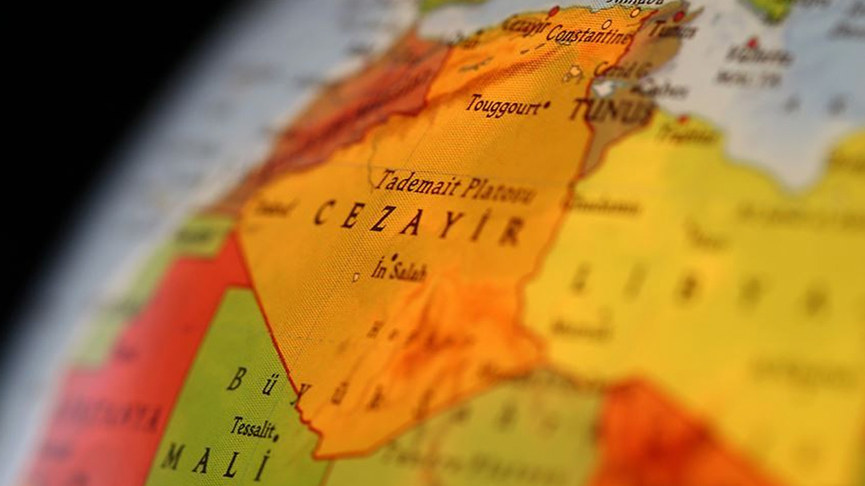 Cezayir'de Başbakan Garib yeni kabineyi oluşturdu: Tebbun döneminin 6.hükümeti kuruldu