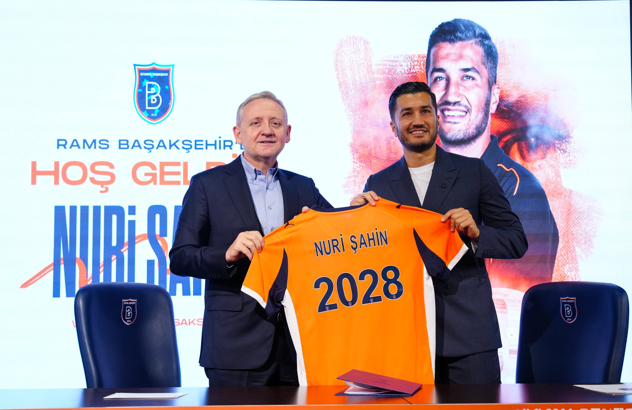 Başakşehir'de Nuri Şahin ile imzalar atıldı