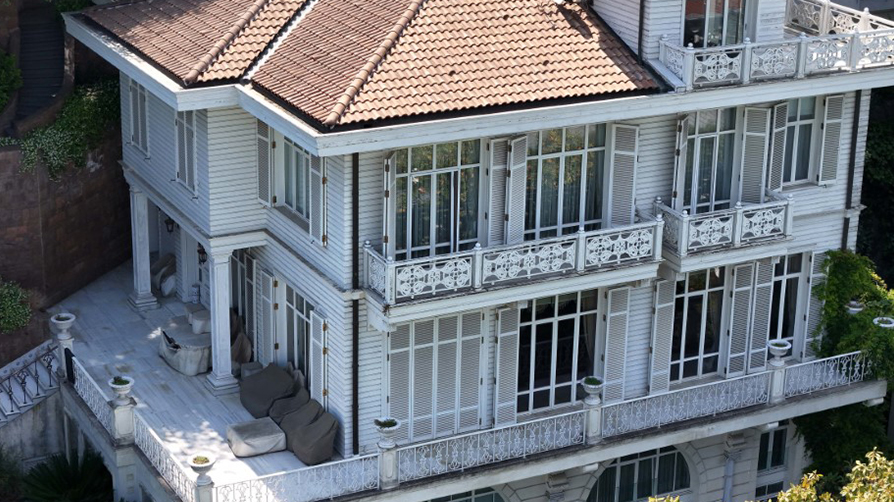 İstanbul Boğazı'nın en pahalılarından: FETÖ firarisi iş insanının köşkü satışta