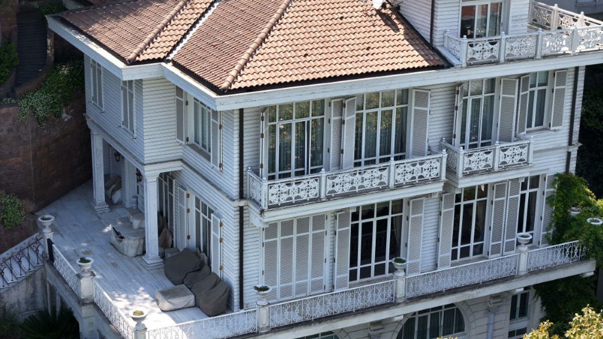 İstanbul Boğazı'nın en pahalılarından: FETÖ firarisi iş insanının köşkü satışta