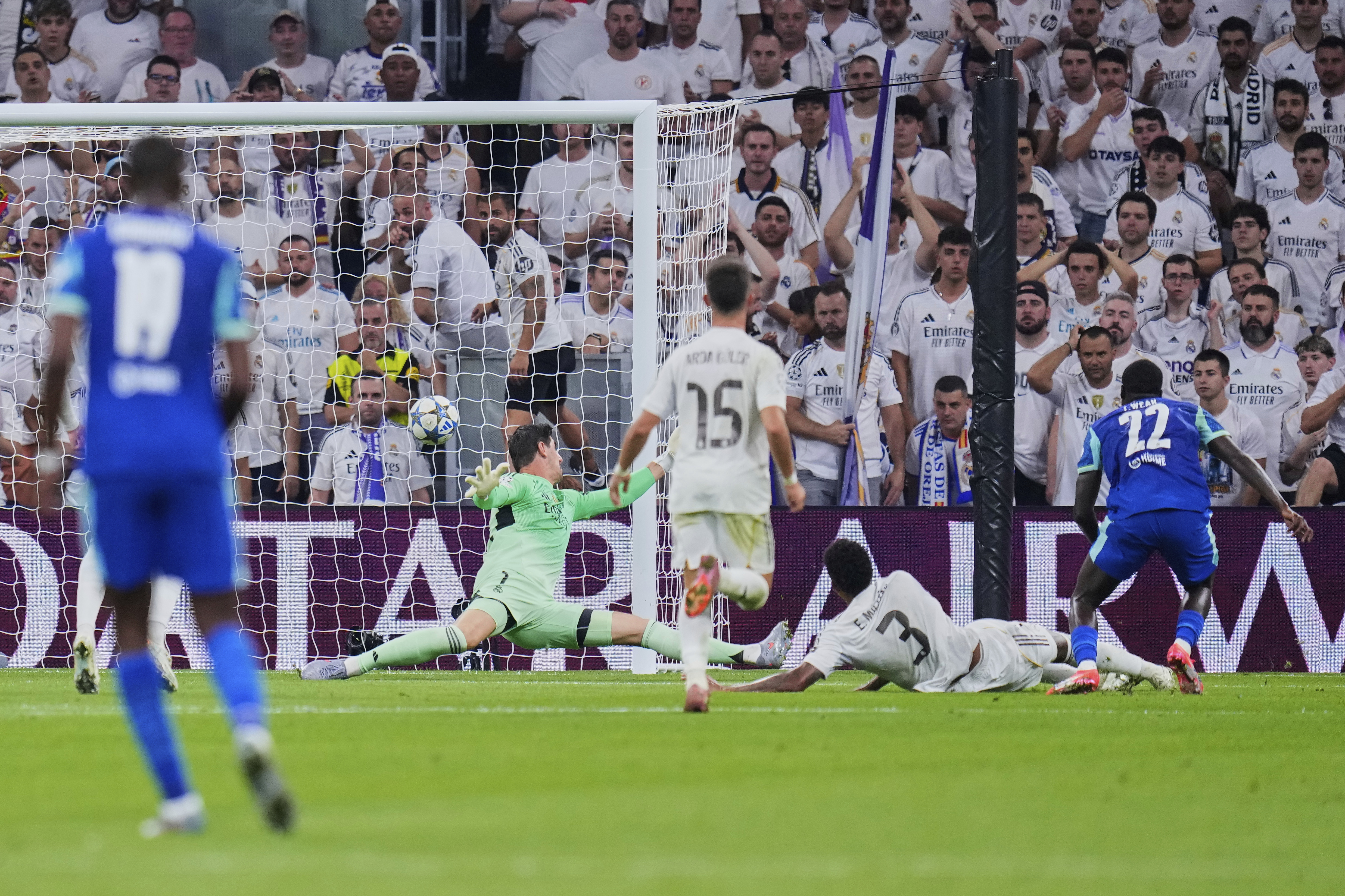 Real Madrid'de sakatlık! Oyuna devam edemedi