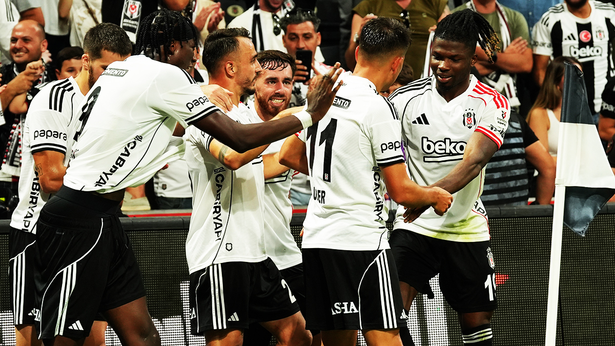 Beşiktaş'ta büyük revizyon: Yeni hücum hattı umut verdi