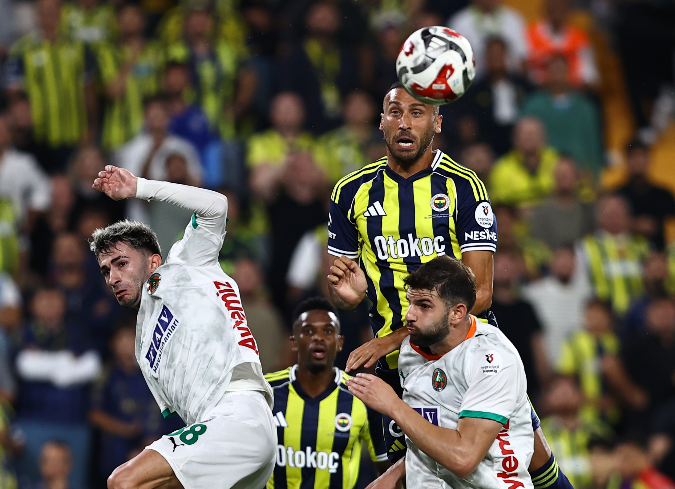 Cenk Tosun: 'Elime çarptı ağabey' dedi