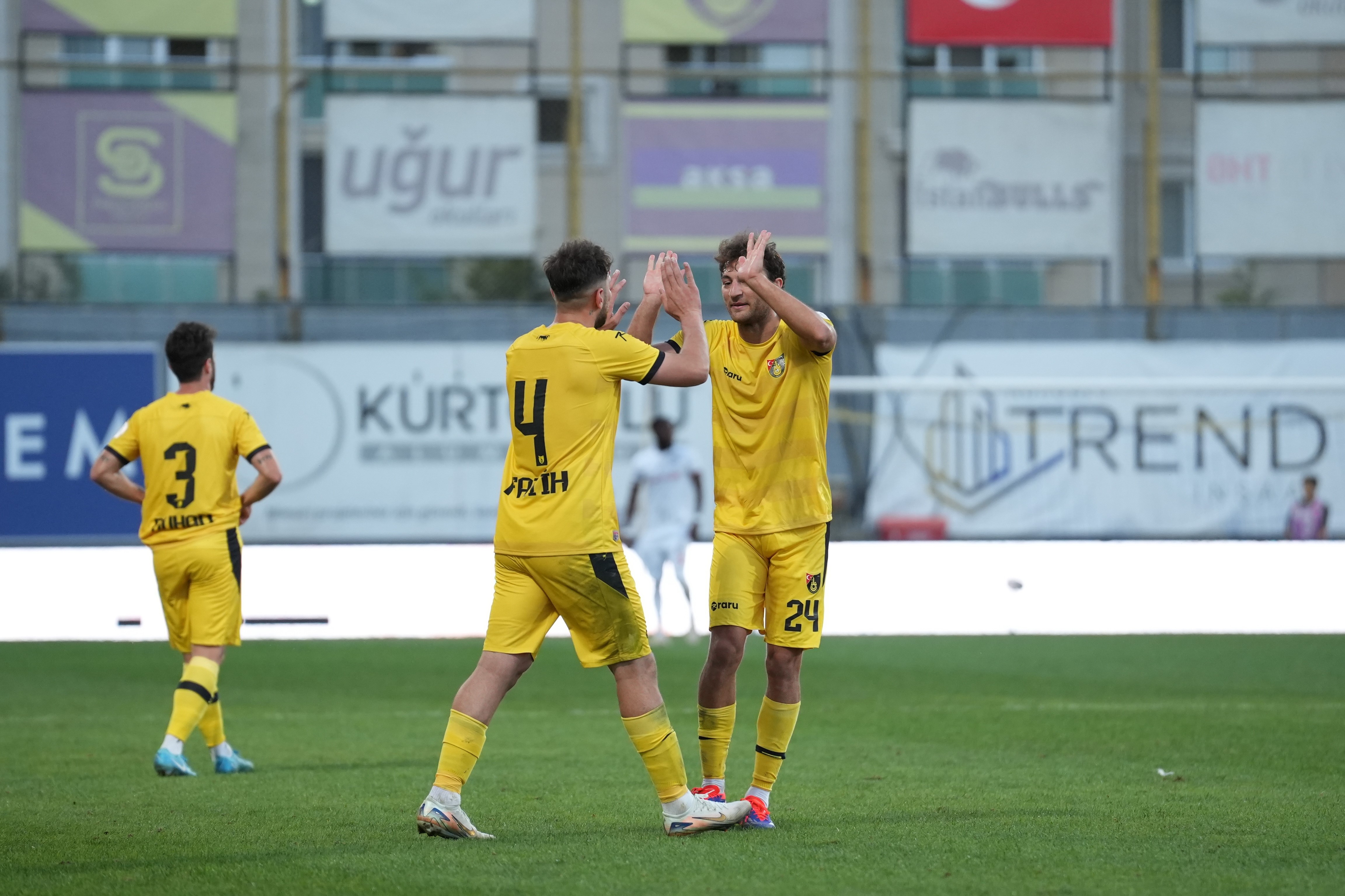 İstanbulspor, Çorum FK engelini 3 golle aştı
