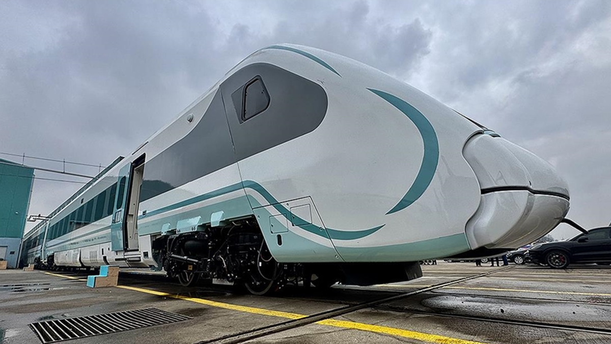 Türkiye'den bir dev hamle daha! Milli Hızlı Tren güneşle hayat buluyor