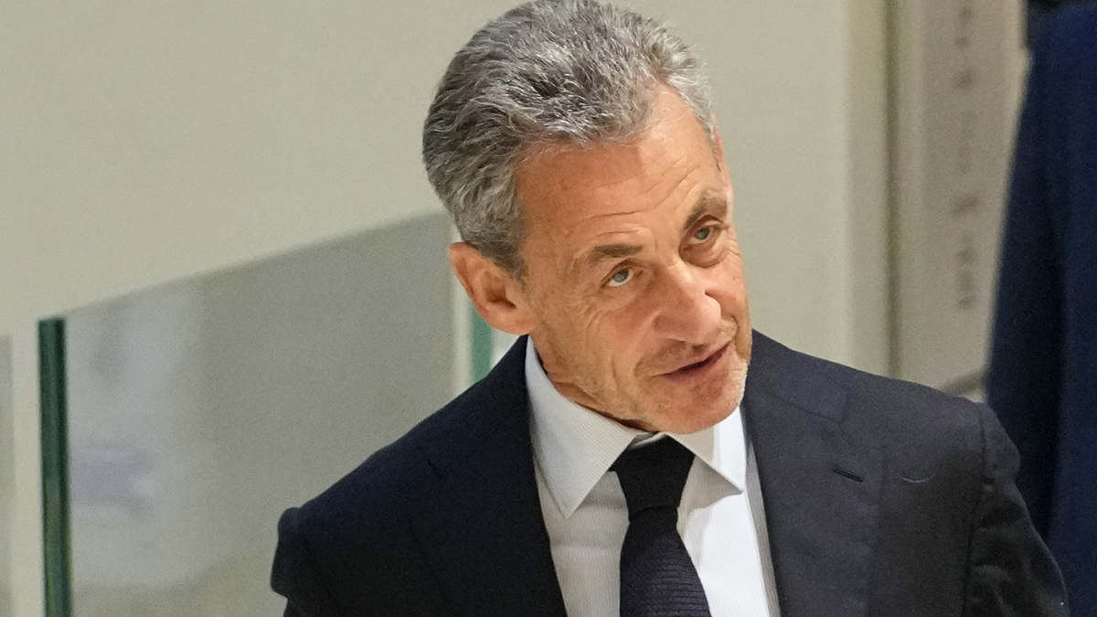 Eski Fransa Cumhurbaşkanı Sarkozy, suç örgütü kurmaktan mahkum oldu