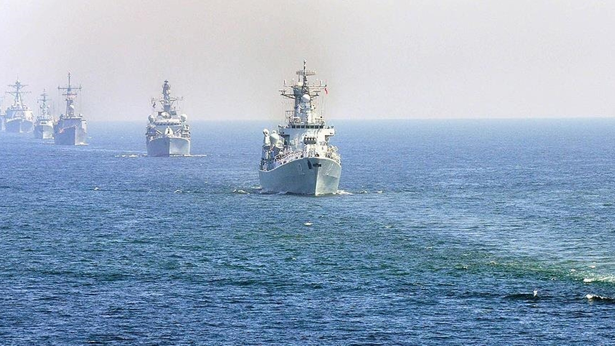 Doğu Asya'da gerilim tırmandı: Sınırı geçen gemiye ateş açıldı
