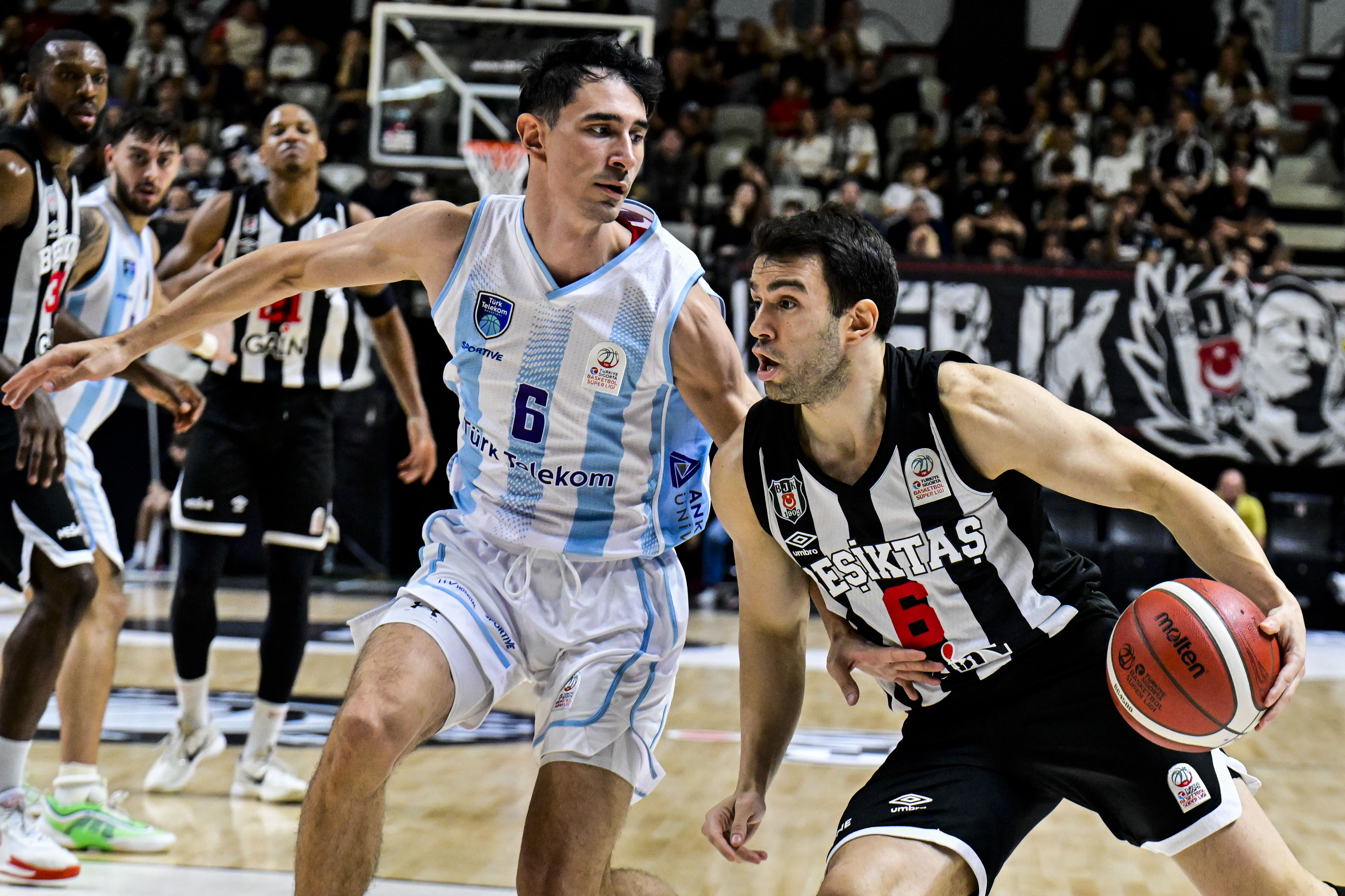 Beşiktaş, Türk Telekom'u yenerek lige başladı