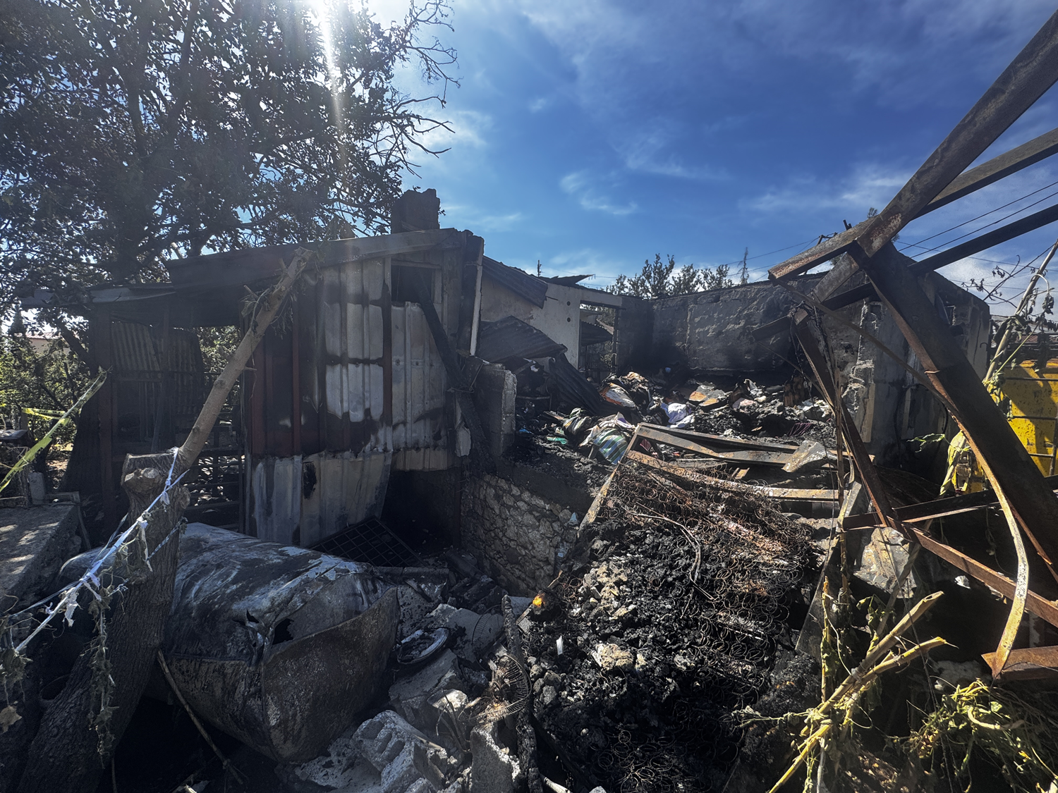 V požaru v Mersinu umrli babica in vnuk