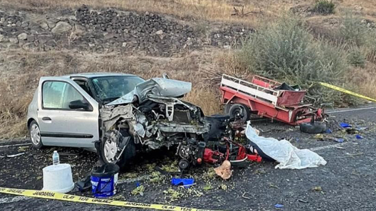 V trčenju patpata in avtomobila v Ürgüpu umrl voznik, štirje poškodovani