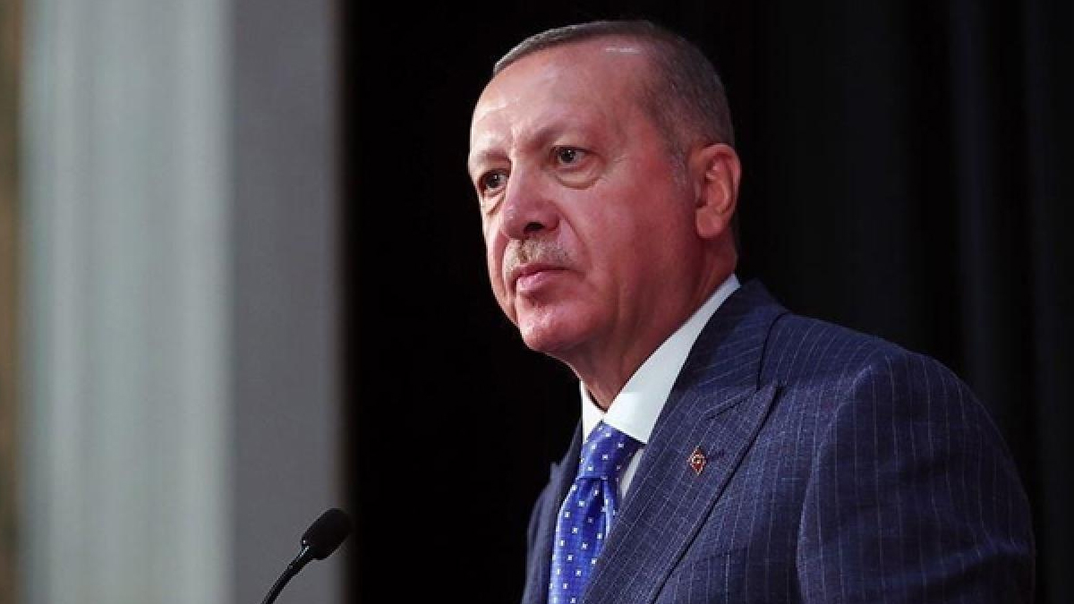 Umrl je turški pesnik in pisatelj Yavuz Bülent Bakiler, Erdoğan izrekel sožalje