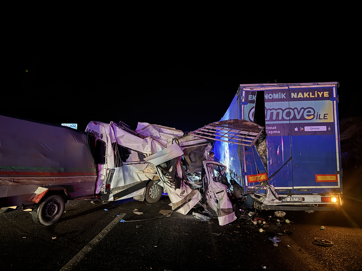 Mersin'de katliam gibi kaza: 3 kişi öldü, 16 kişi yaralandı