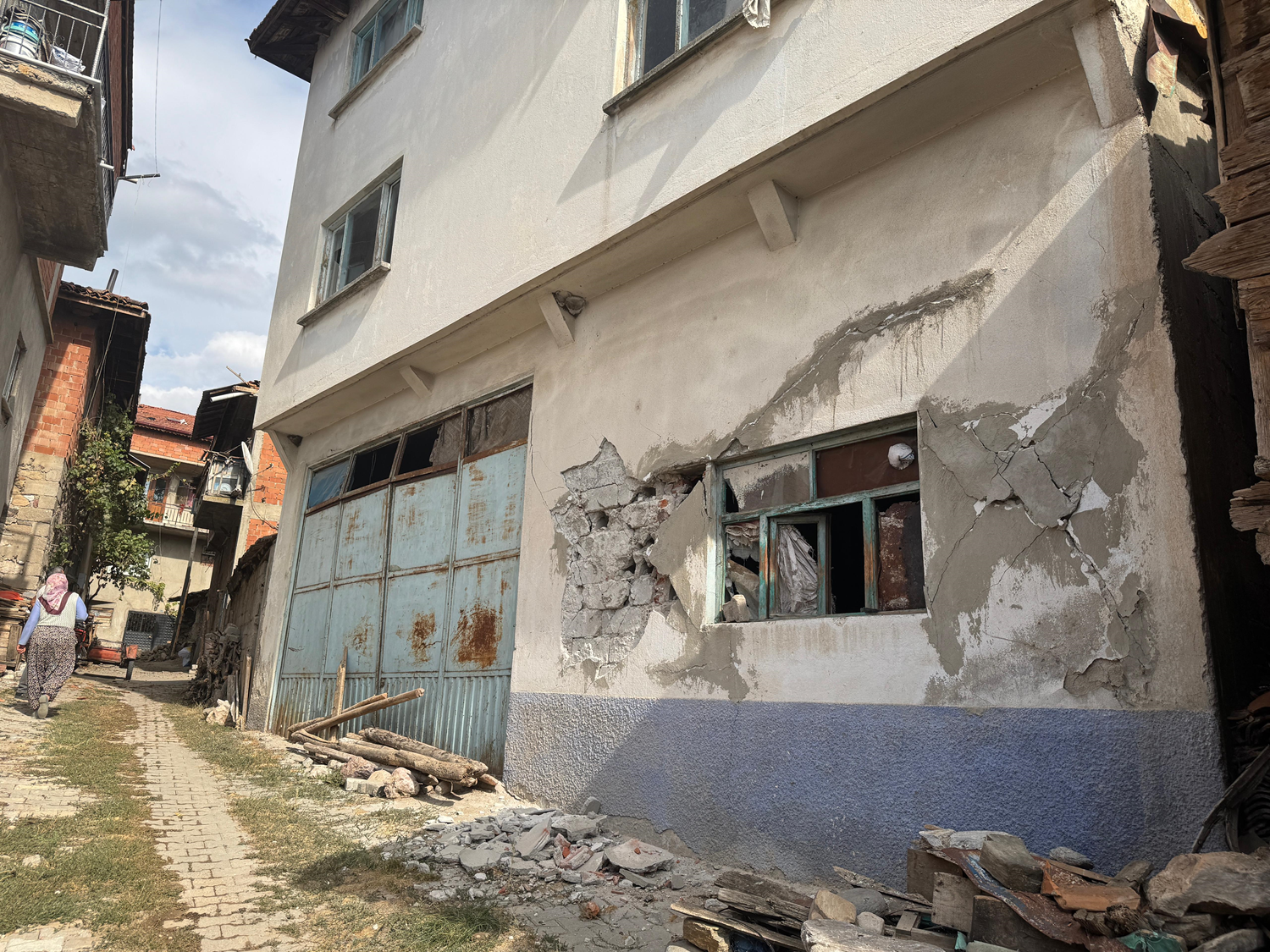 Simav beşik gibi sallanıyor! 10 saat içinde 100'ün üzerinde deprem