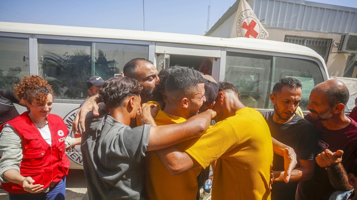 İsrail ikiyüzlülüğü! Anlaşmasıyla serbest kalan 40 Filistinli yeniden gözaltına alındı