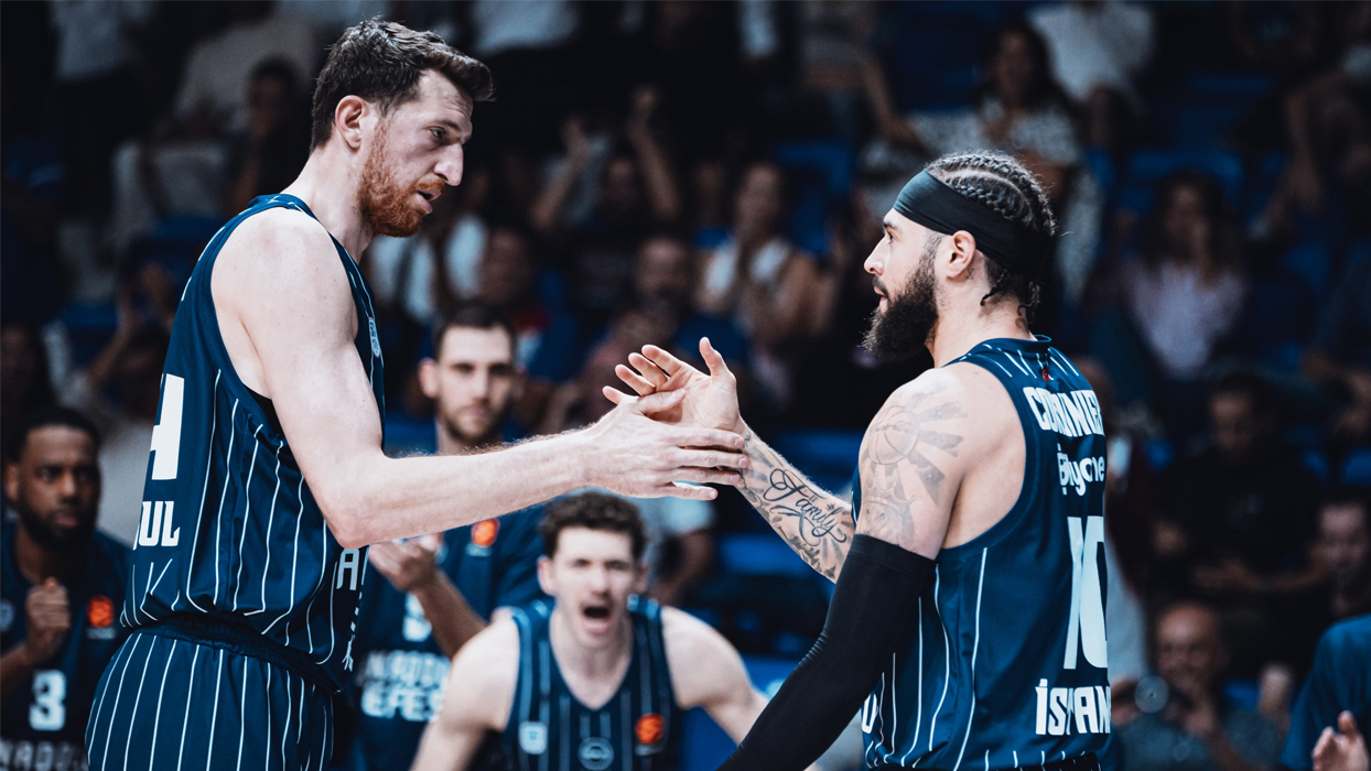 Anadolu Efes, EuroLeague'e galibiyetle başladı