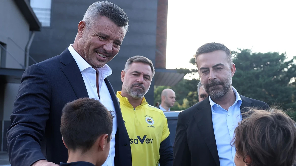 Fenerbahçe Başkanı Sadettin Saran futbol akademisini ziyaret etti