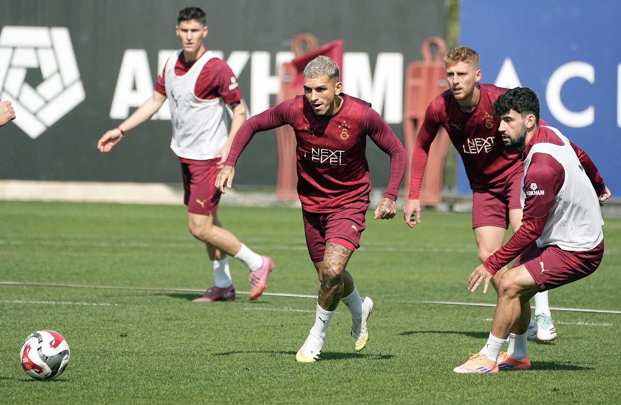 Galatasaray'da derbi mesaisi başladı