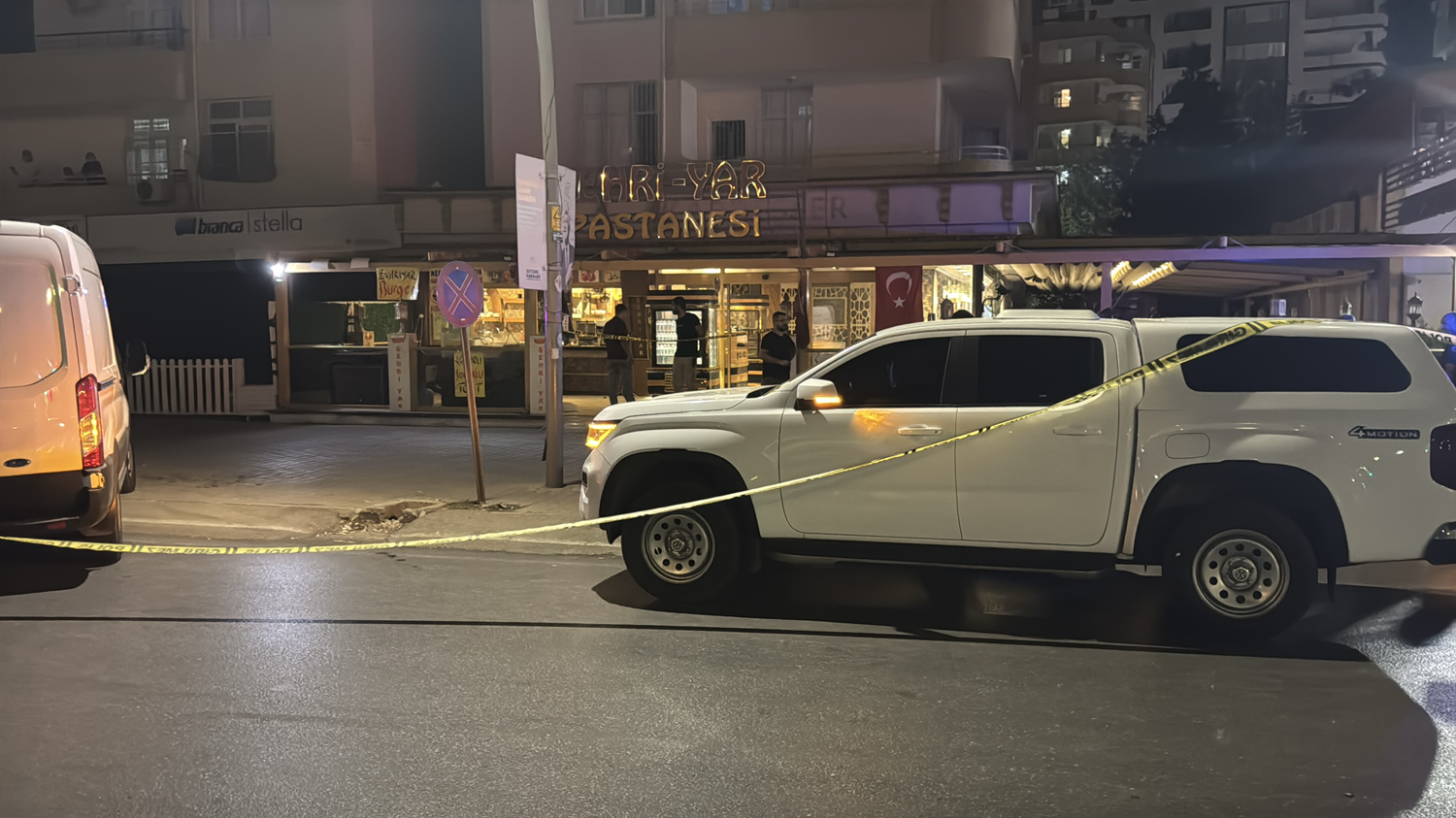 Adana'da pastaneye el bombası atıldı: 1 gözaltı