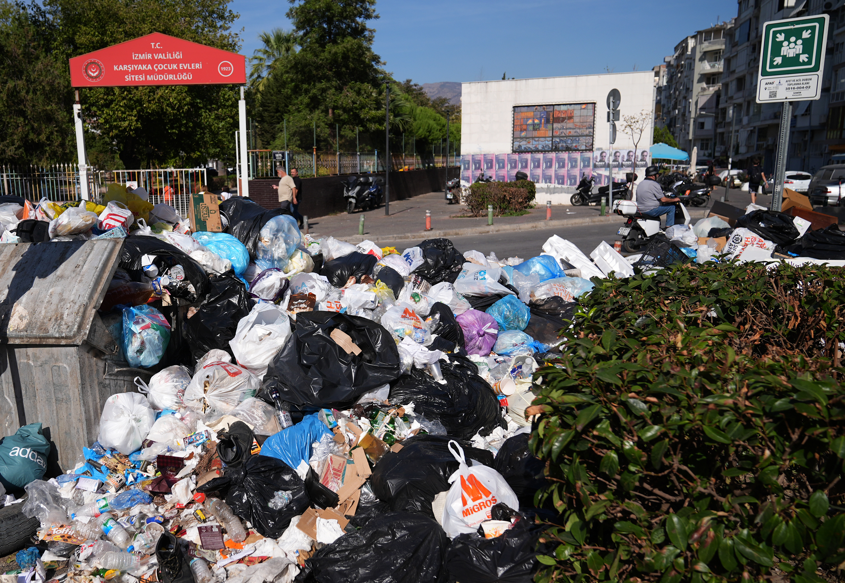 Bakan Işıkhan'dan İzmir tepkisi... Çevre felaketiyle karşı karşıyayız"