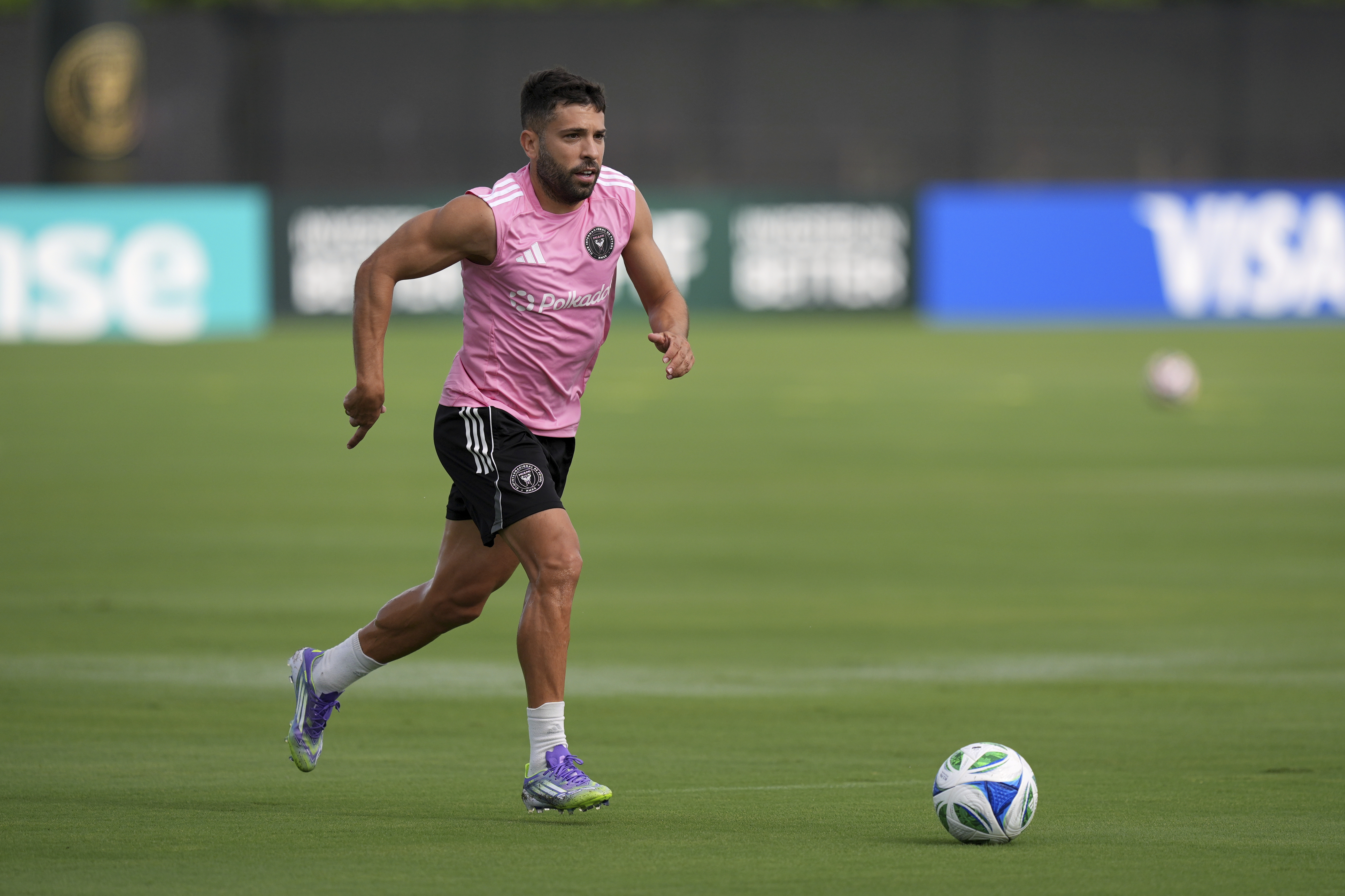 Jordi Alba, futbolu bırakacağını açıkladı