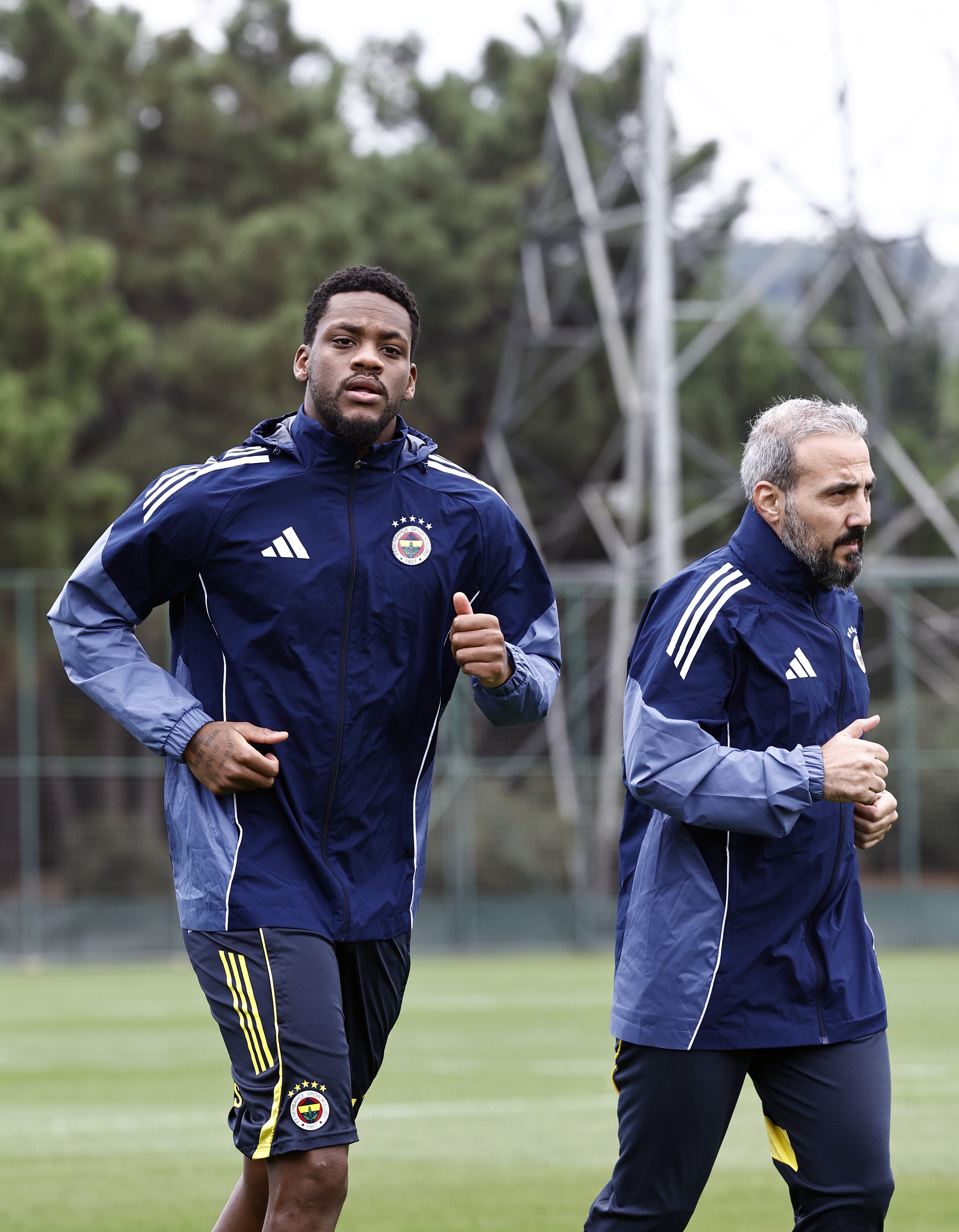 Fenerbahçe'de Jhon Duran saha çalışmalarına başladı