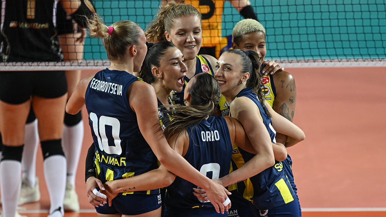 VakıfBank'a karşı 2-0'dan döndüler! Fenerbahçe Medicana kupanın sahibi