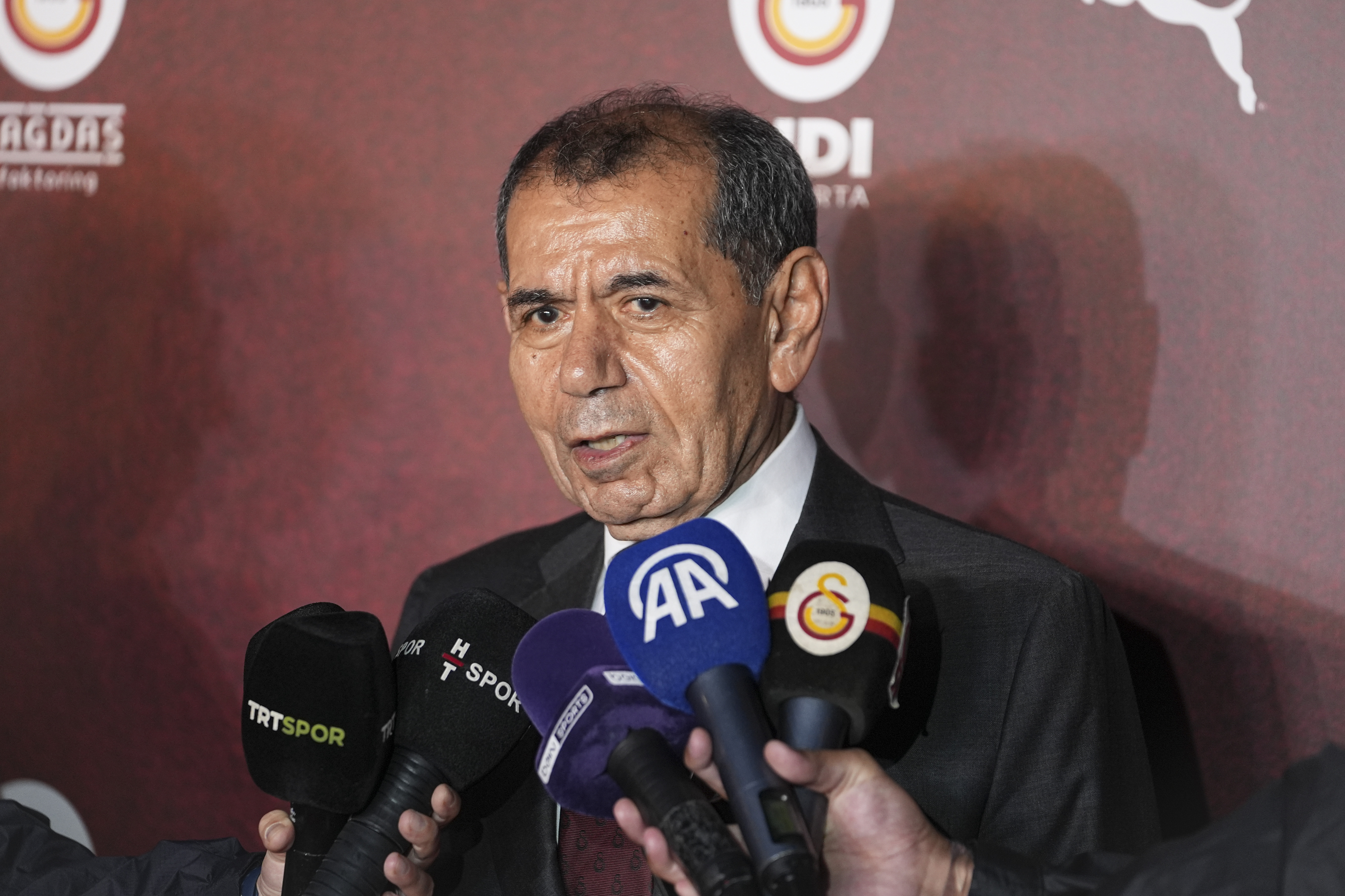 Dursun Özbek'ten taraftara çağrı: Tüm Galatasaraylıları bekliyorum
