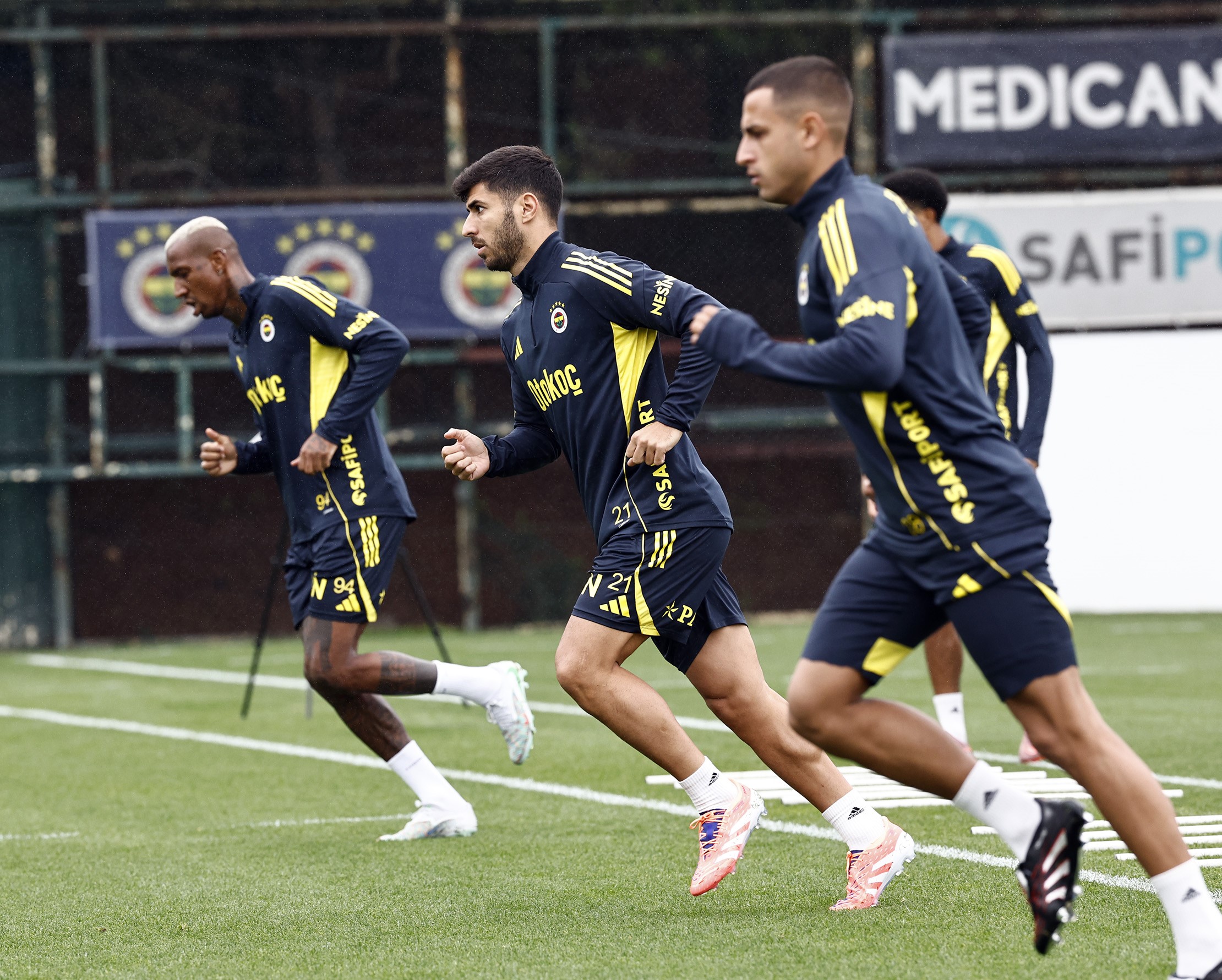 Fenerbahçe milli arada çalışmalarını sürdürüyor