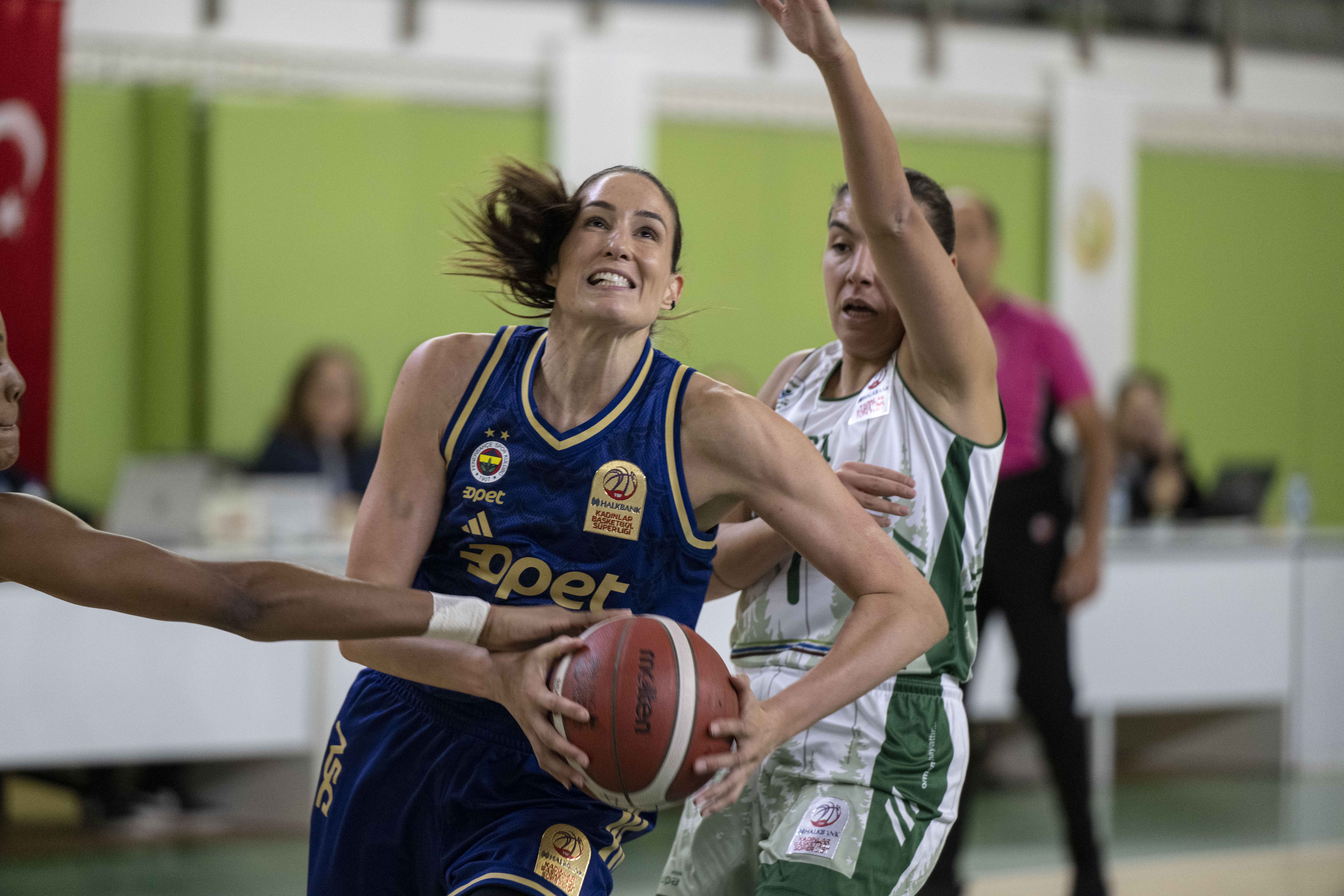 Fenerbahçe Opet, deplasmanda farklı kazandı