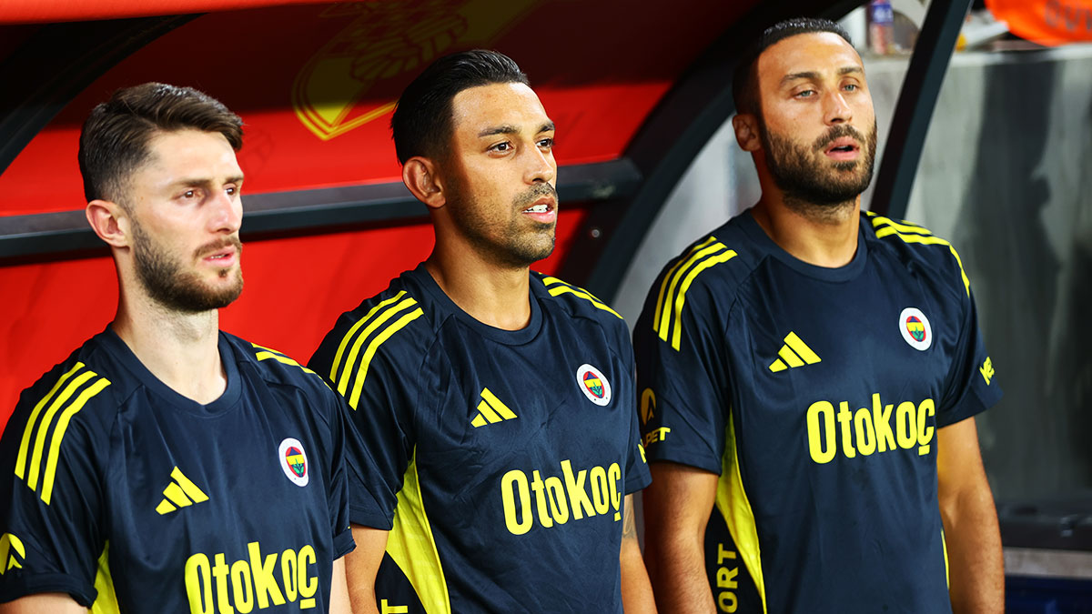 Fenerbahçe'den beklenmedik karar! Cenk Tosun ve İrfan Can Kahveci kadro dışı