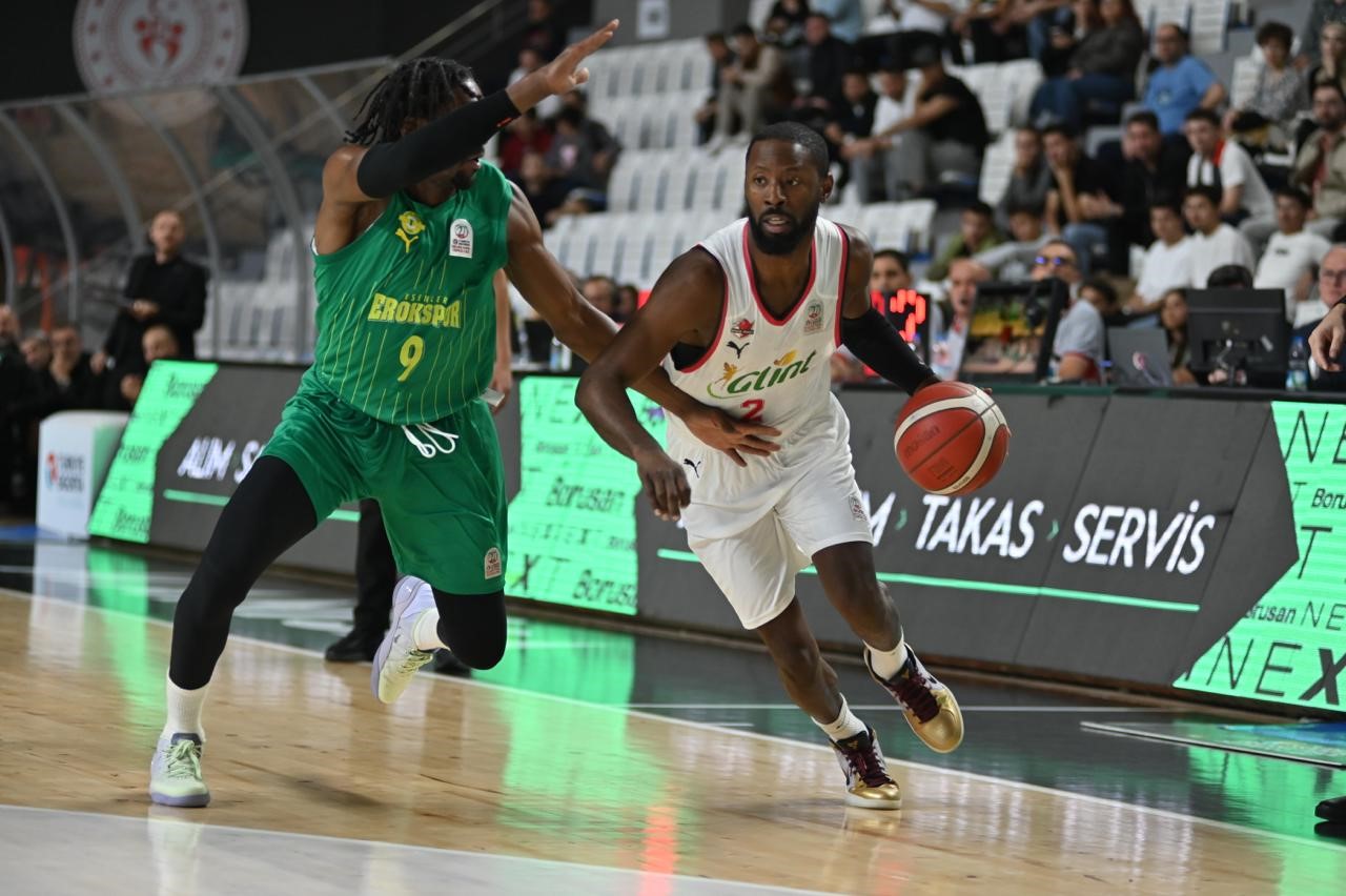 Esenler Erokspor galibiyetle tanıştı