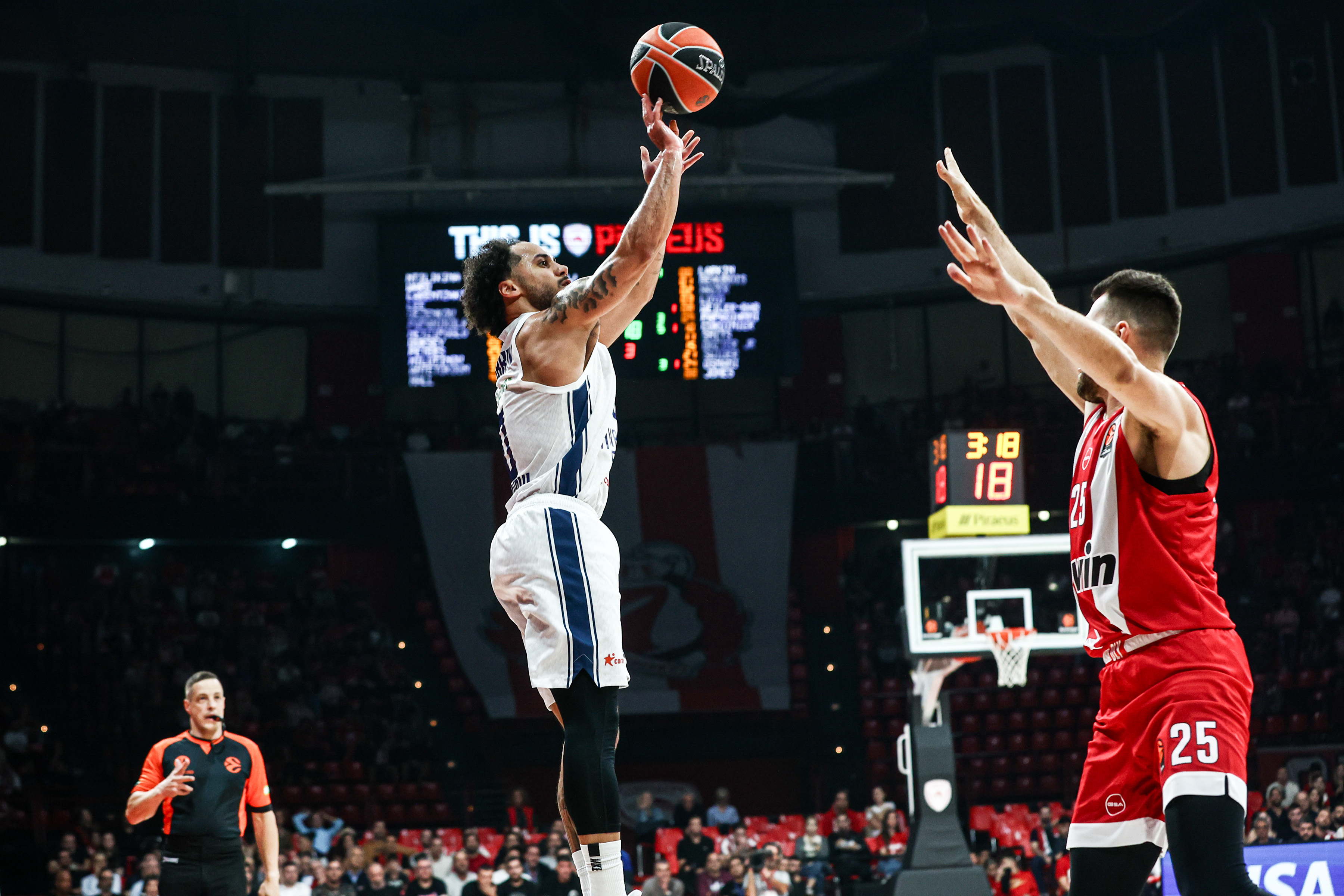 Anadolu Efes, Atina'da kazandı