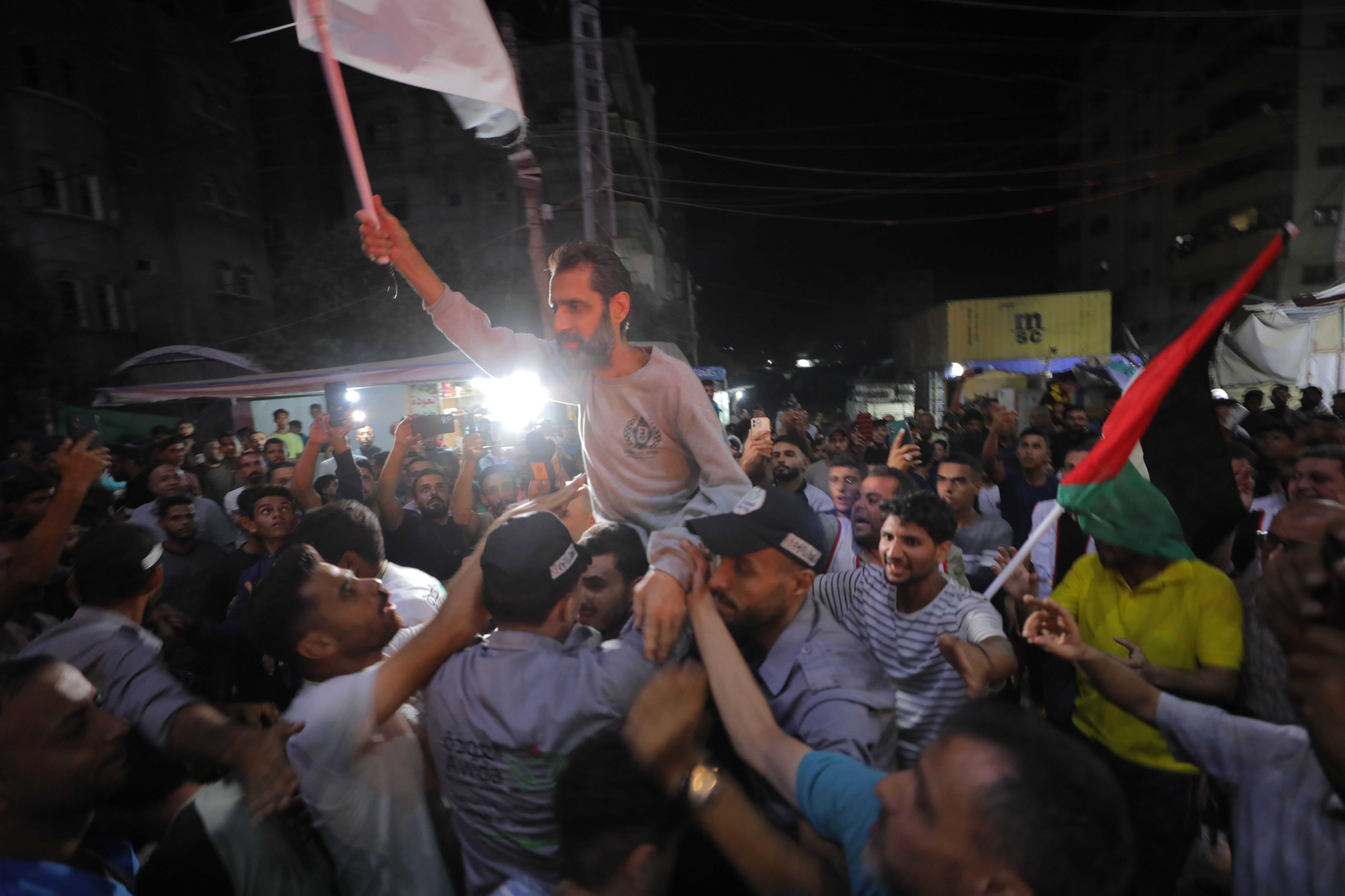 Soykırımcı İsrail, 13 Ürdünlü tutukluyu serbest bıraktı