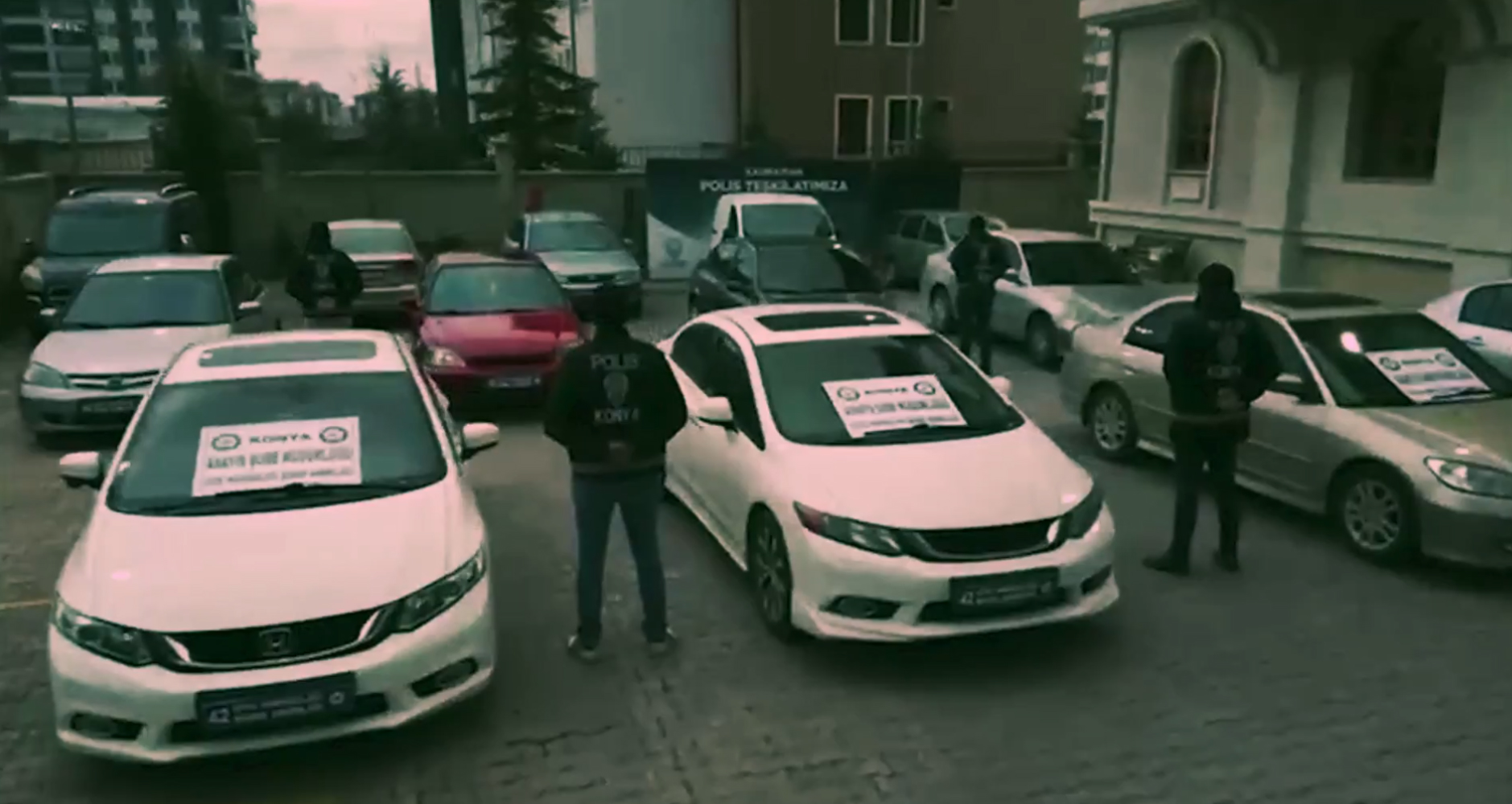 V Turčiji aretirali 35 osumljencev v operacijah proti mrežam za predelavo vozil