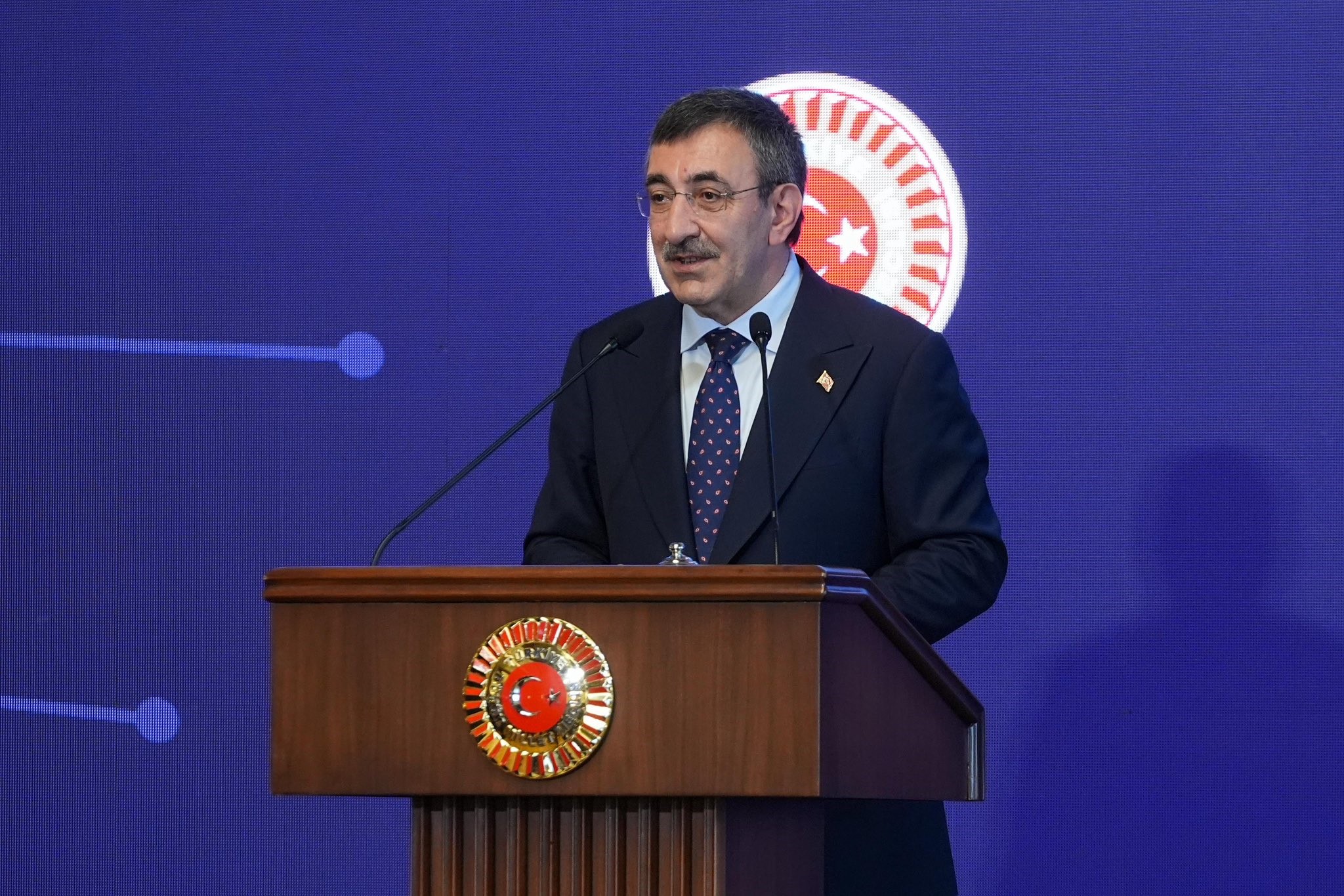 Ekonomide alınan kararlar meyvesini veriyor... Cumhurbaşkanı Yardımcısı Yılmaz: Yüzde 3,3 büyüme öngörüyoruz