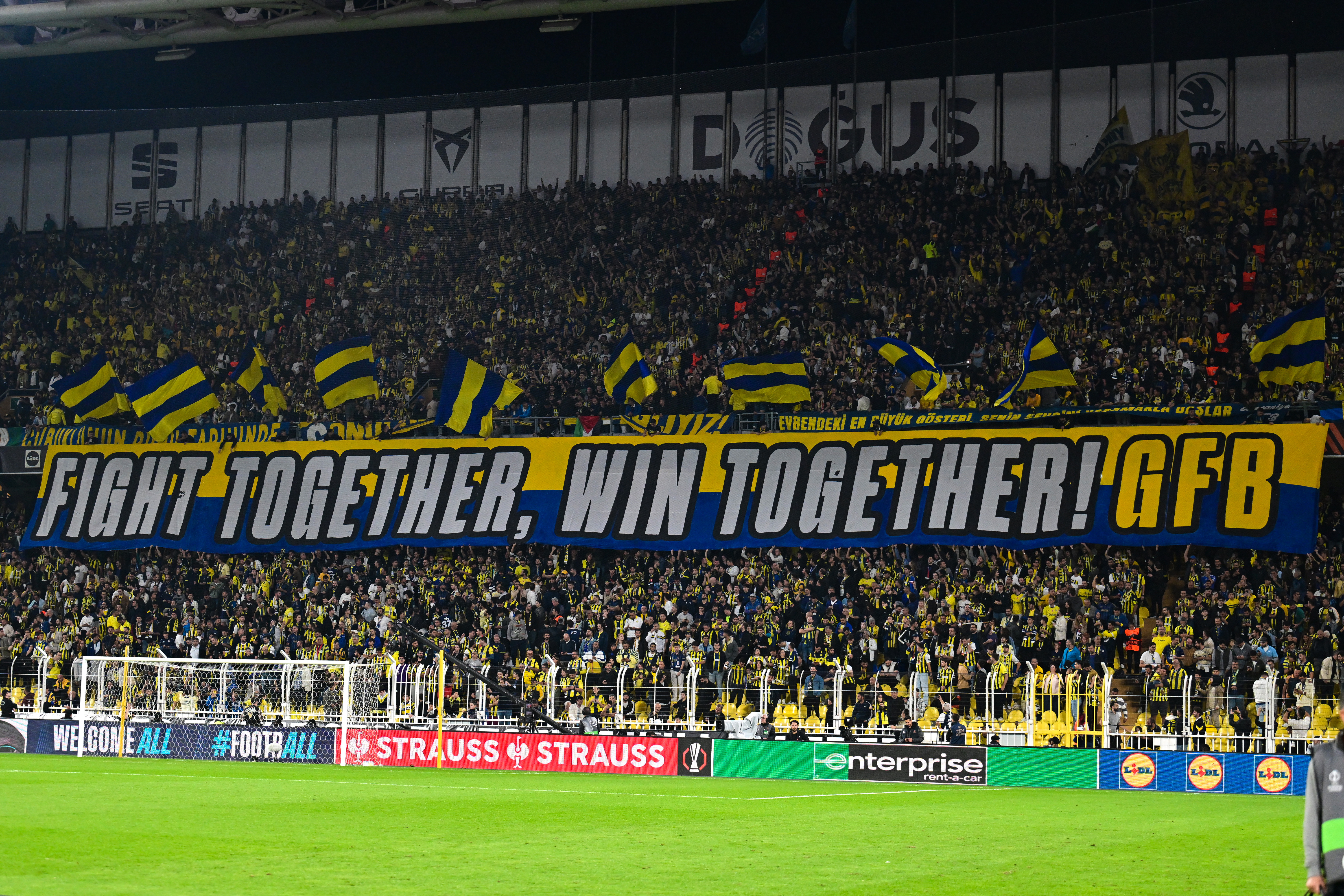 Fenerbahçe'de kombine biletleri yeniden satışa çıkıyor
