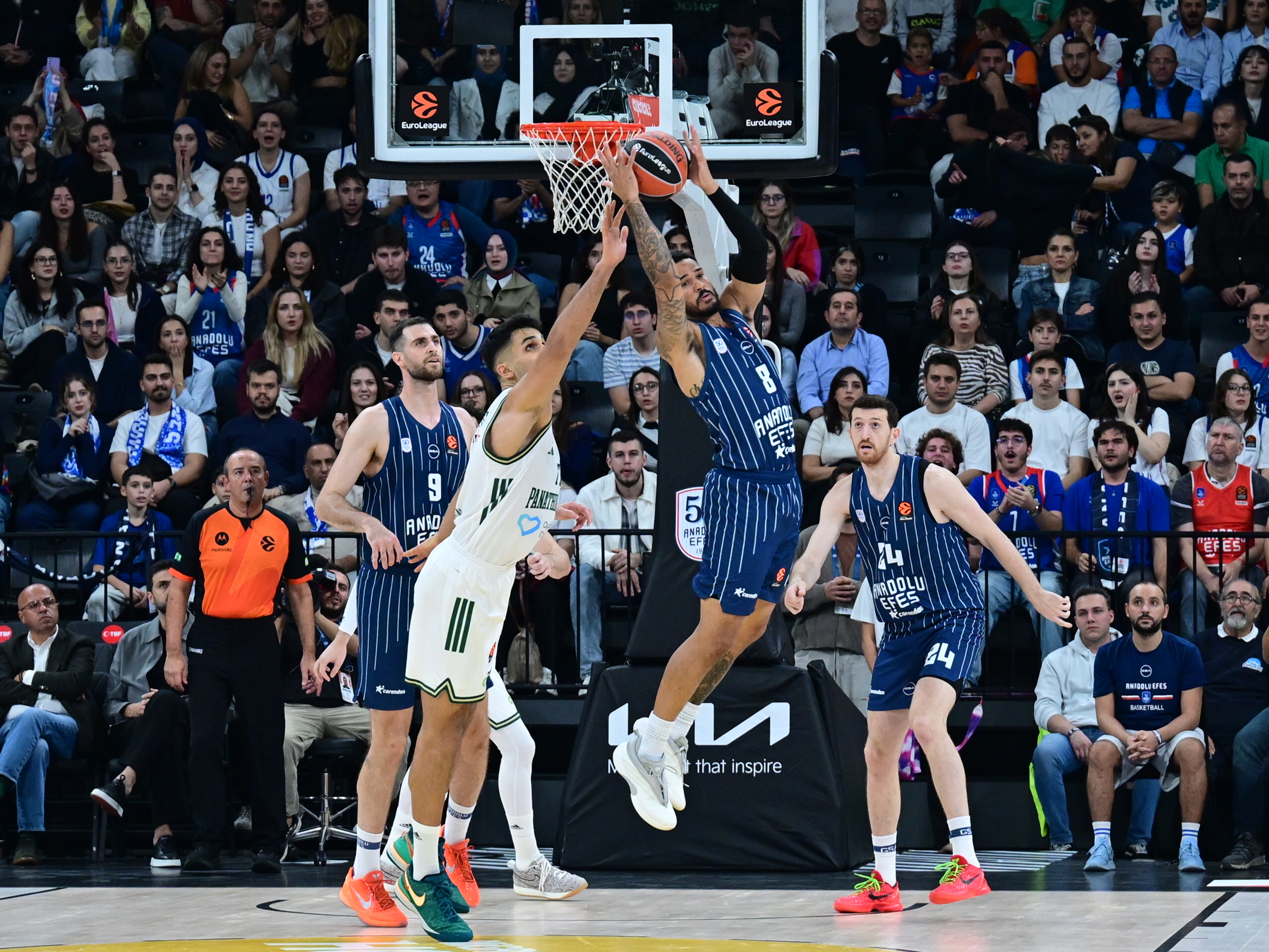 Anadolu Efes evinde Panathinaikos'a farklı kaybetti