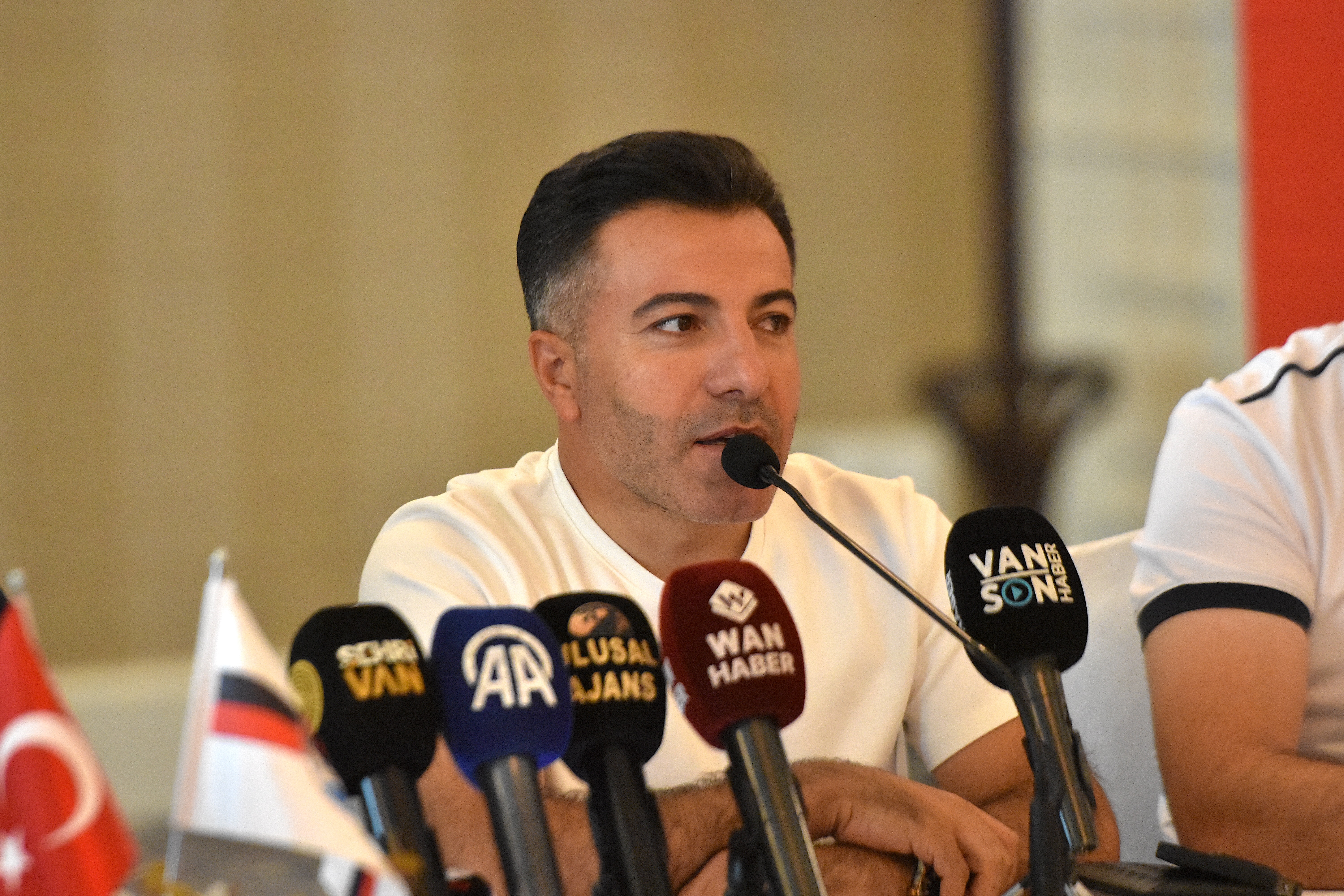 Erol Temel: Vanspor'u ileriye taşıyacağız