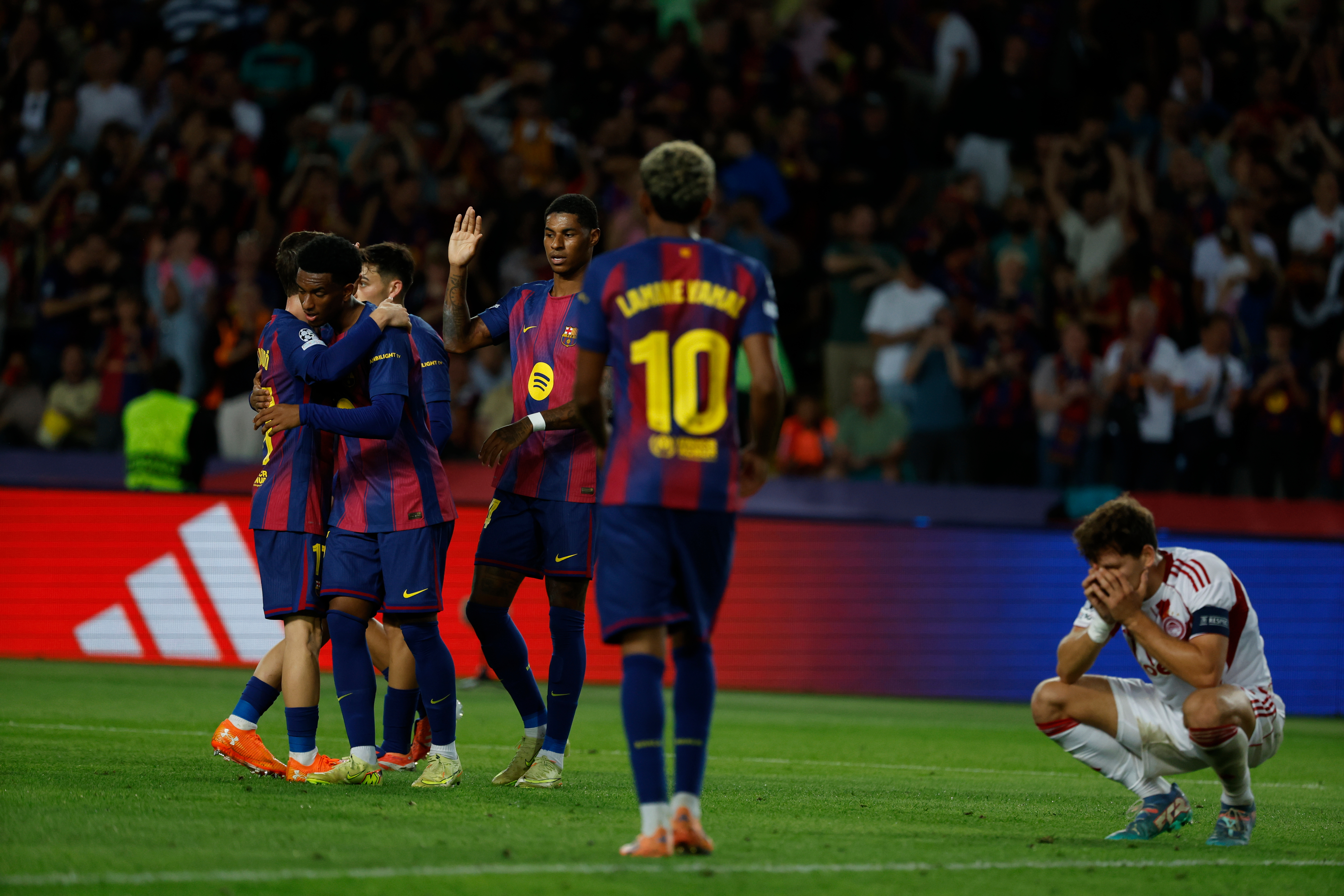Barcelona, Olympiakos'u farklı geçti