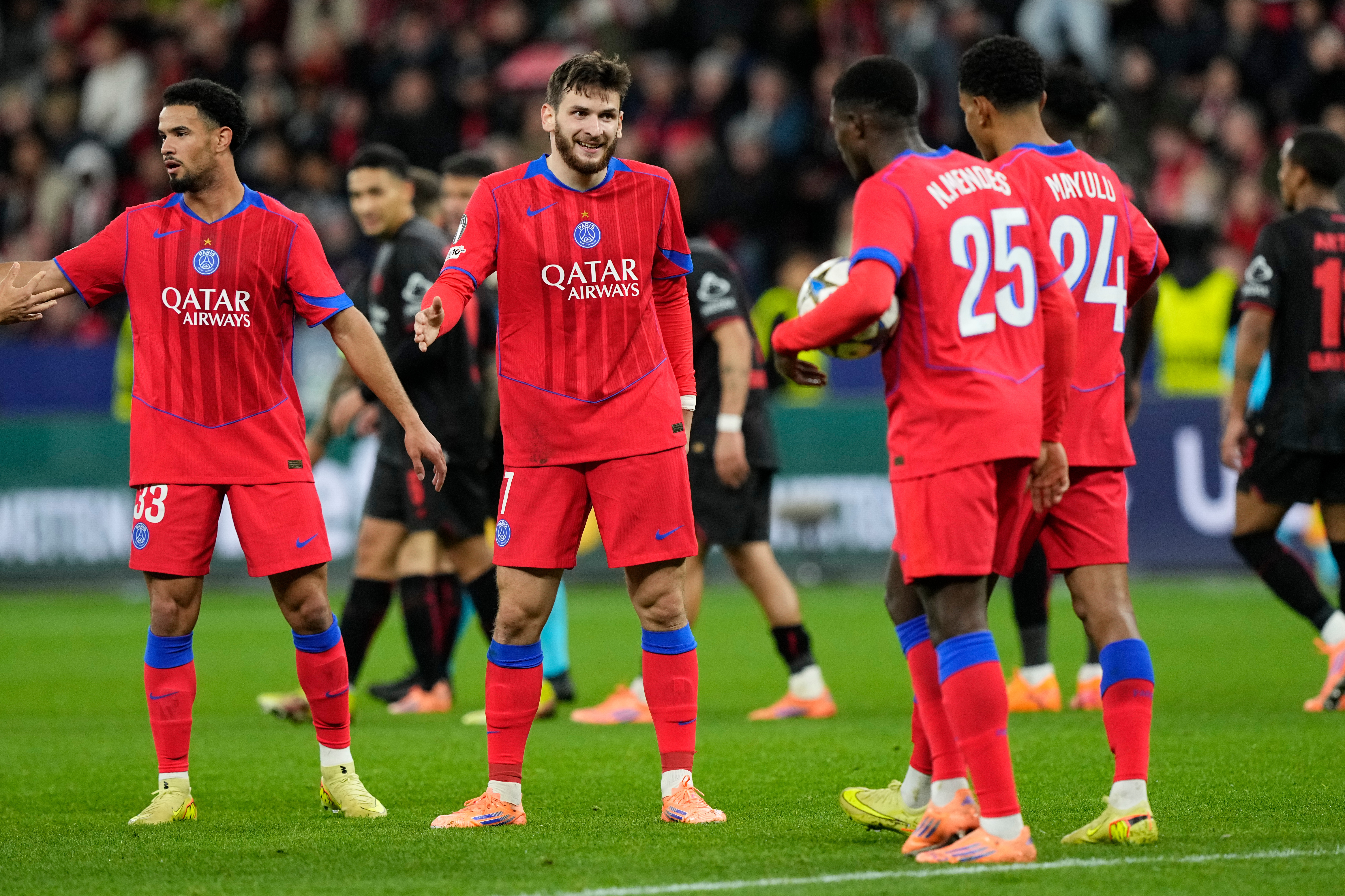 PSG, Bayer Leverkusen'i dağıttı