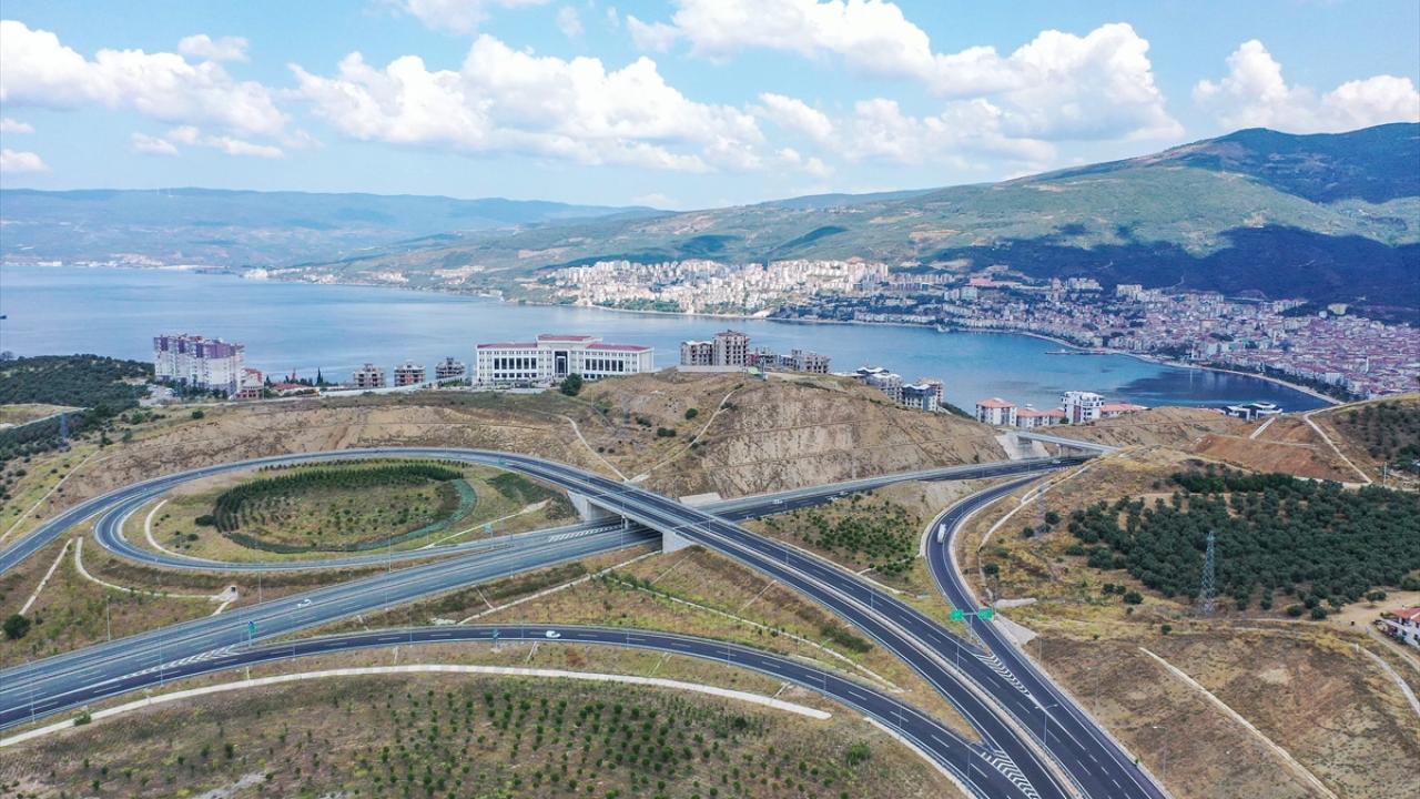 Otoyol uzunluğu 2028'de 4 bin 330 kilometreyi aşacak! Ulaşım yatırımları hız kesmiyor