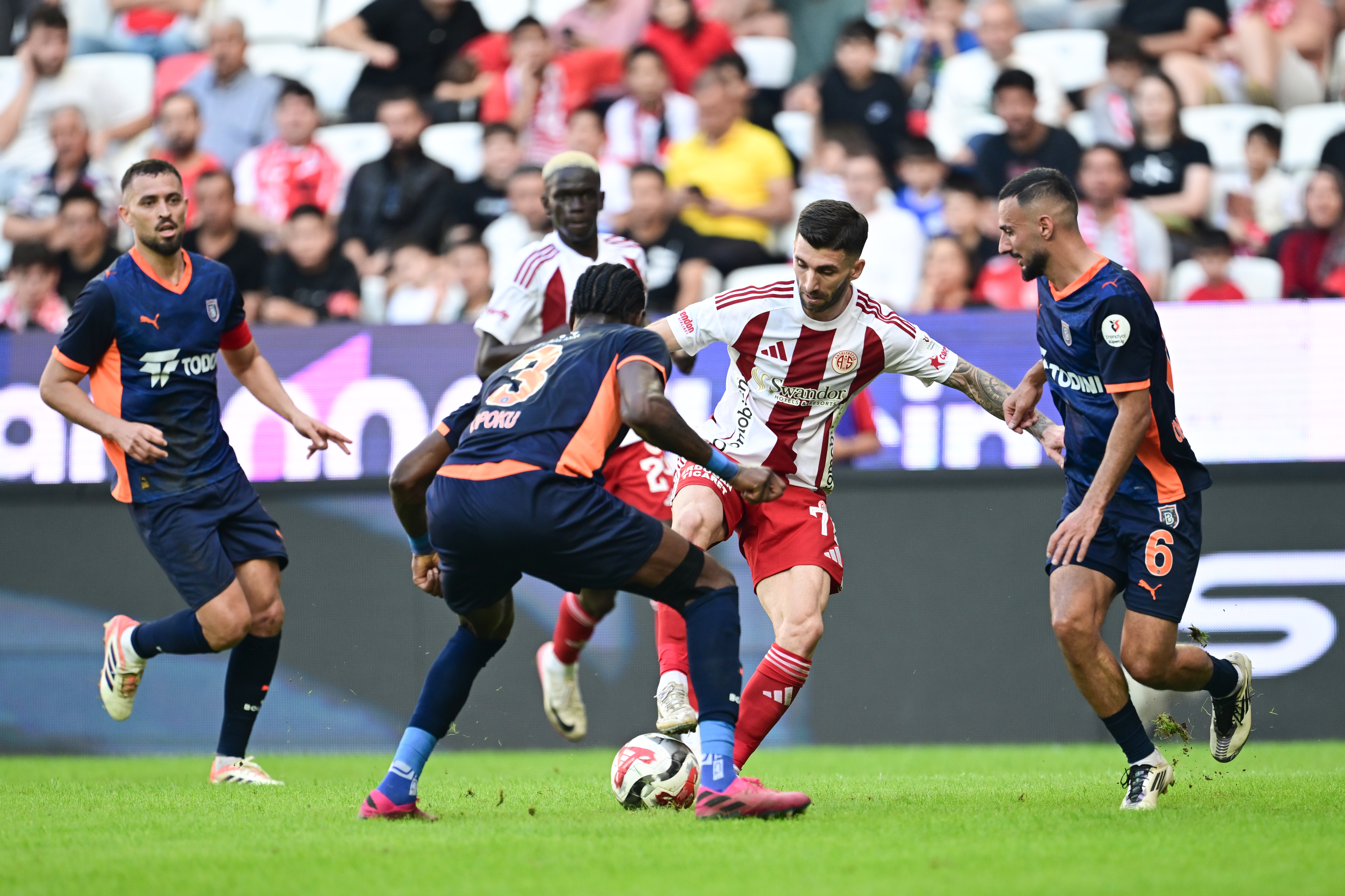 Başakşehir s prepričljivo zmago nad Antalyasporjem