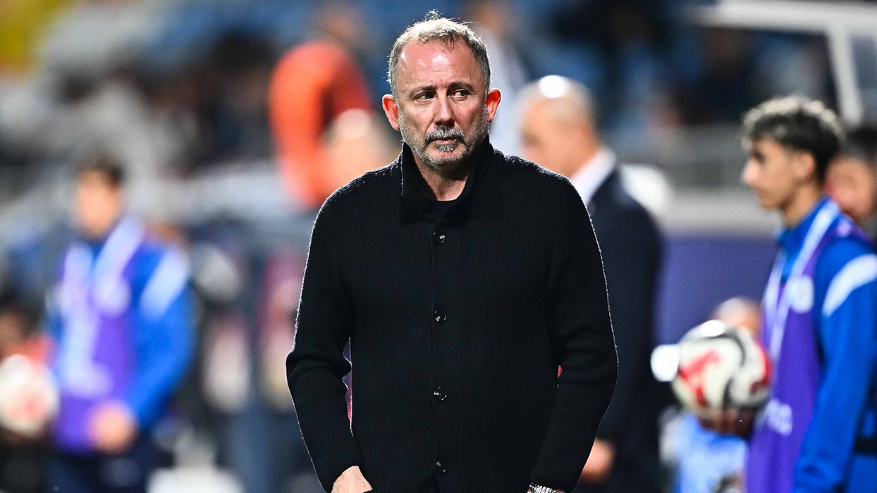 Beşiktaş tribünlerinden Sergen Yalçın'a tepki: Gelecek hesap verecek