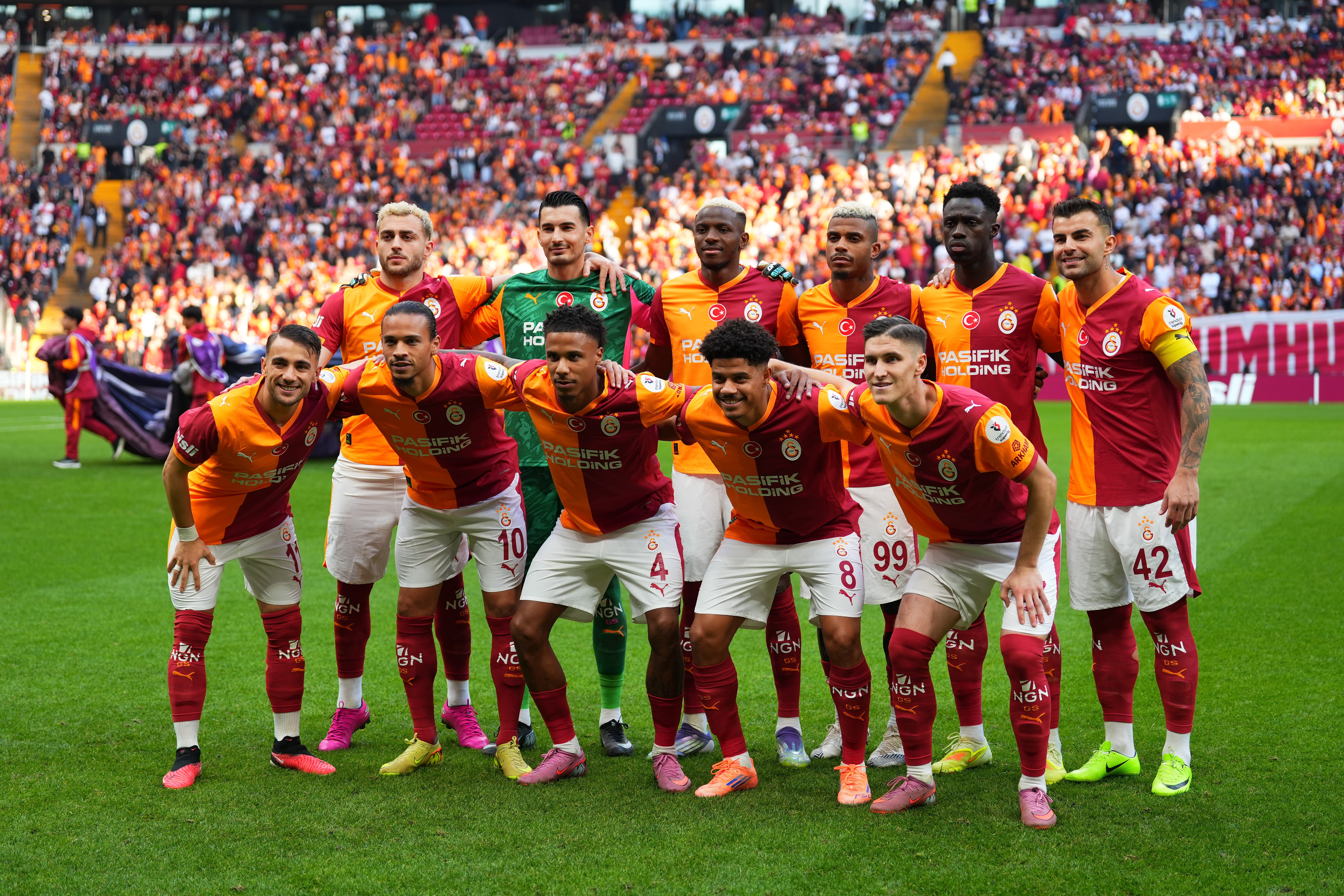 Okan Buruk'tan ilk 11'de tek değişiklik