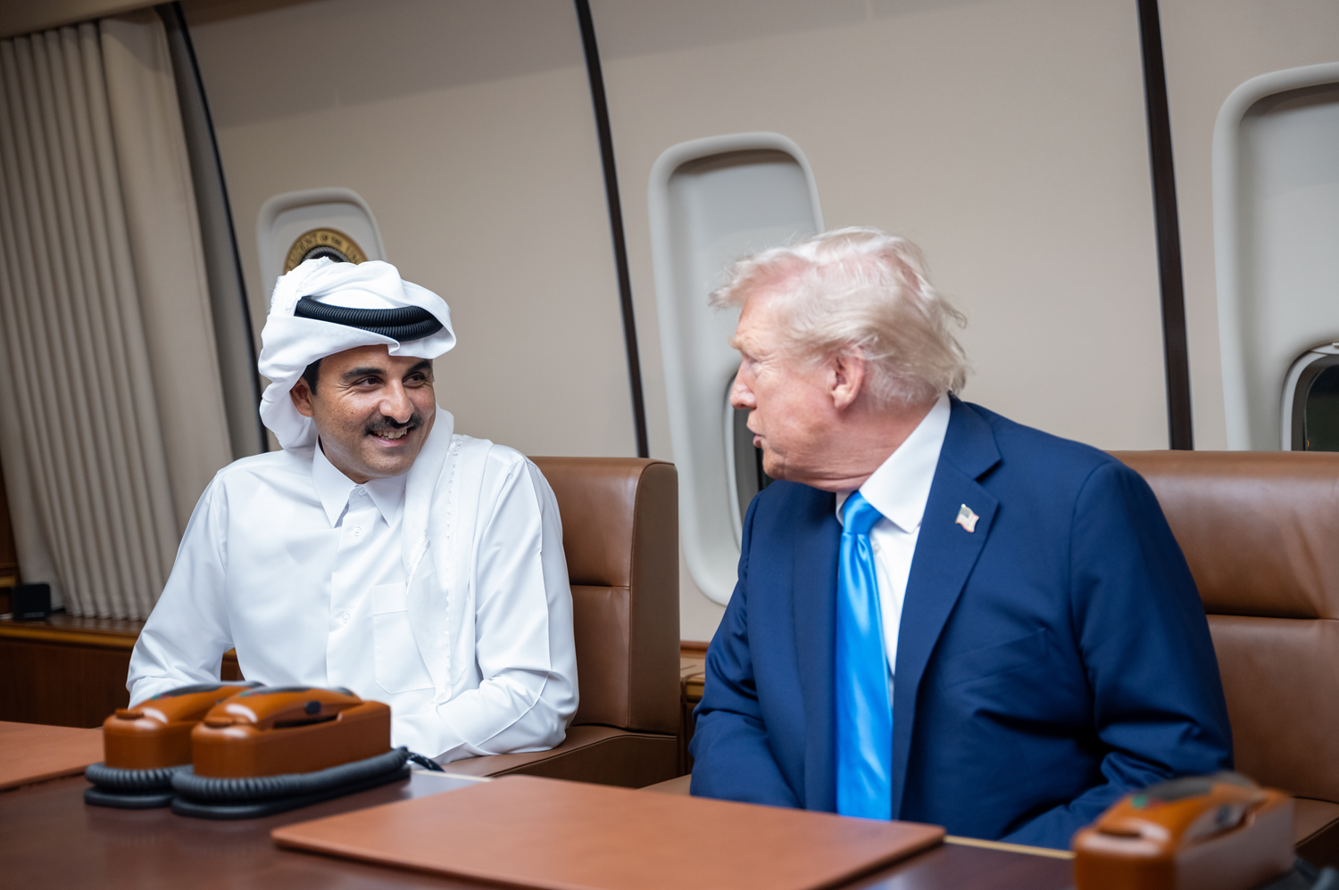 Trump, Doha'da yakıt molası sırasında Katar Emiri Al Sani ile görüştü